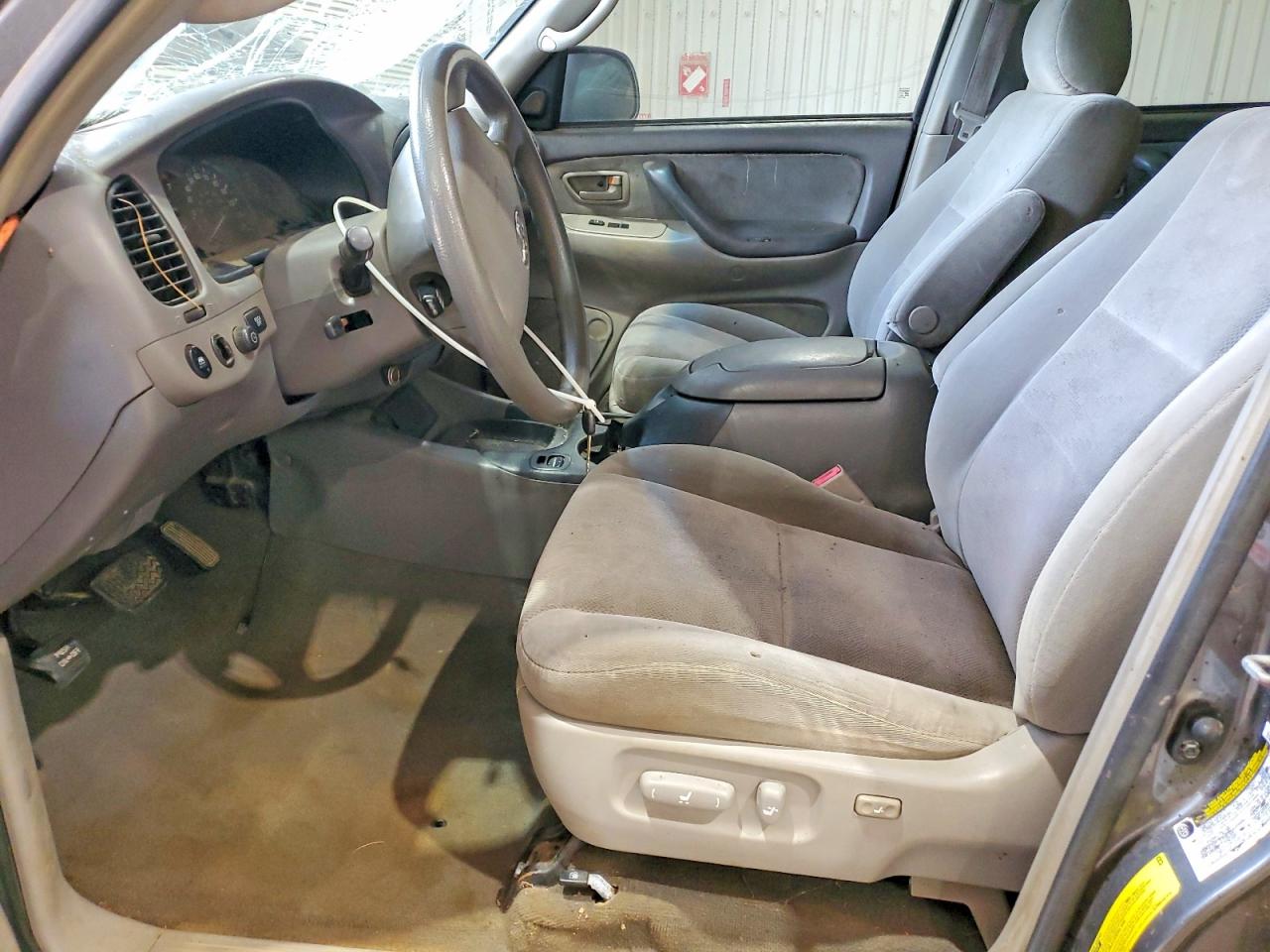 2005 Toyota Sequoia Sr5 Gray vin: 5TDZT34A55S246114