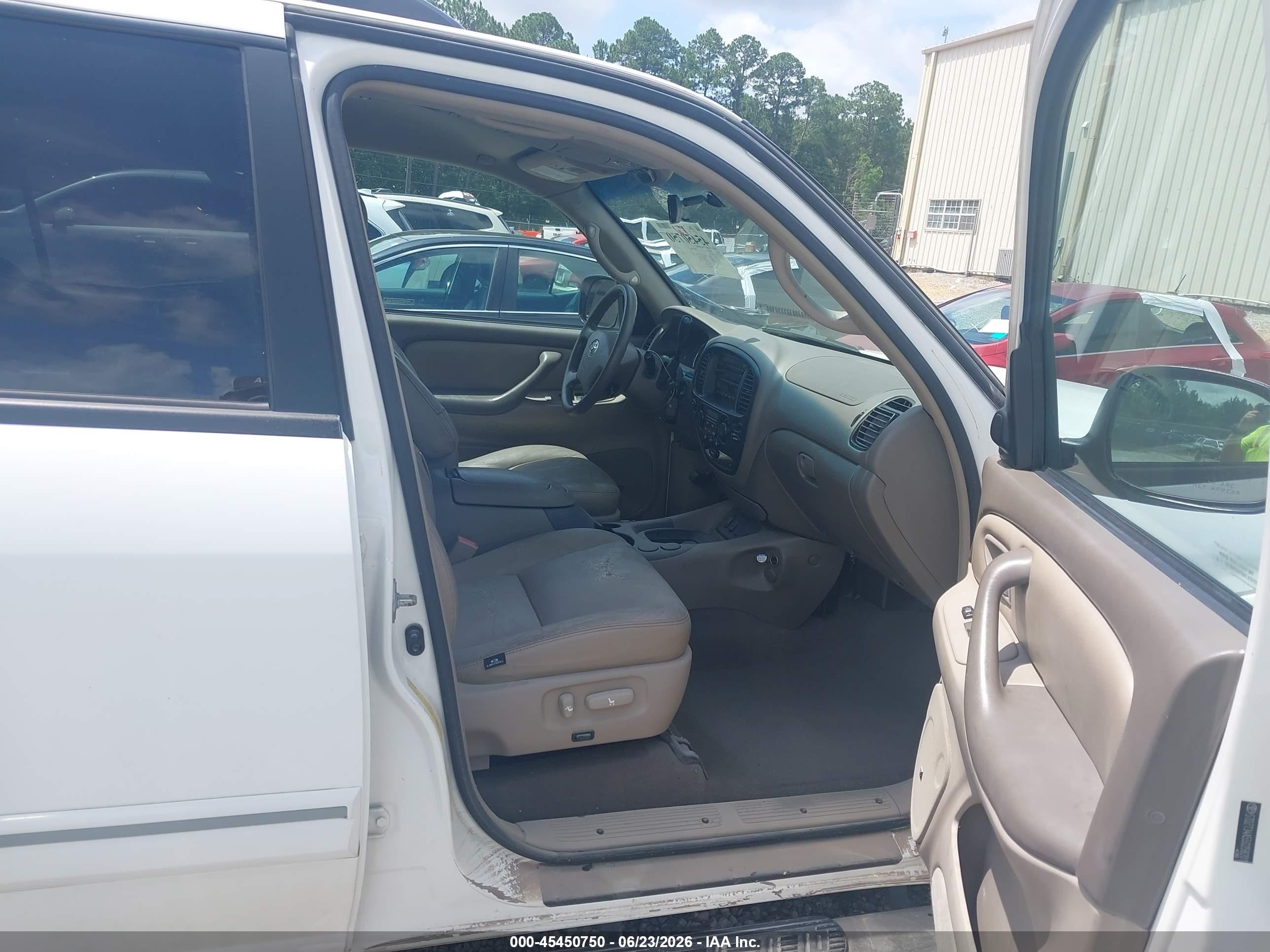 2005 Toyota Sequoia Sr5 V8 Белый vin: 5TDZT34A55S258201
