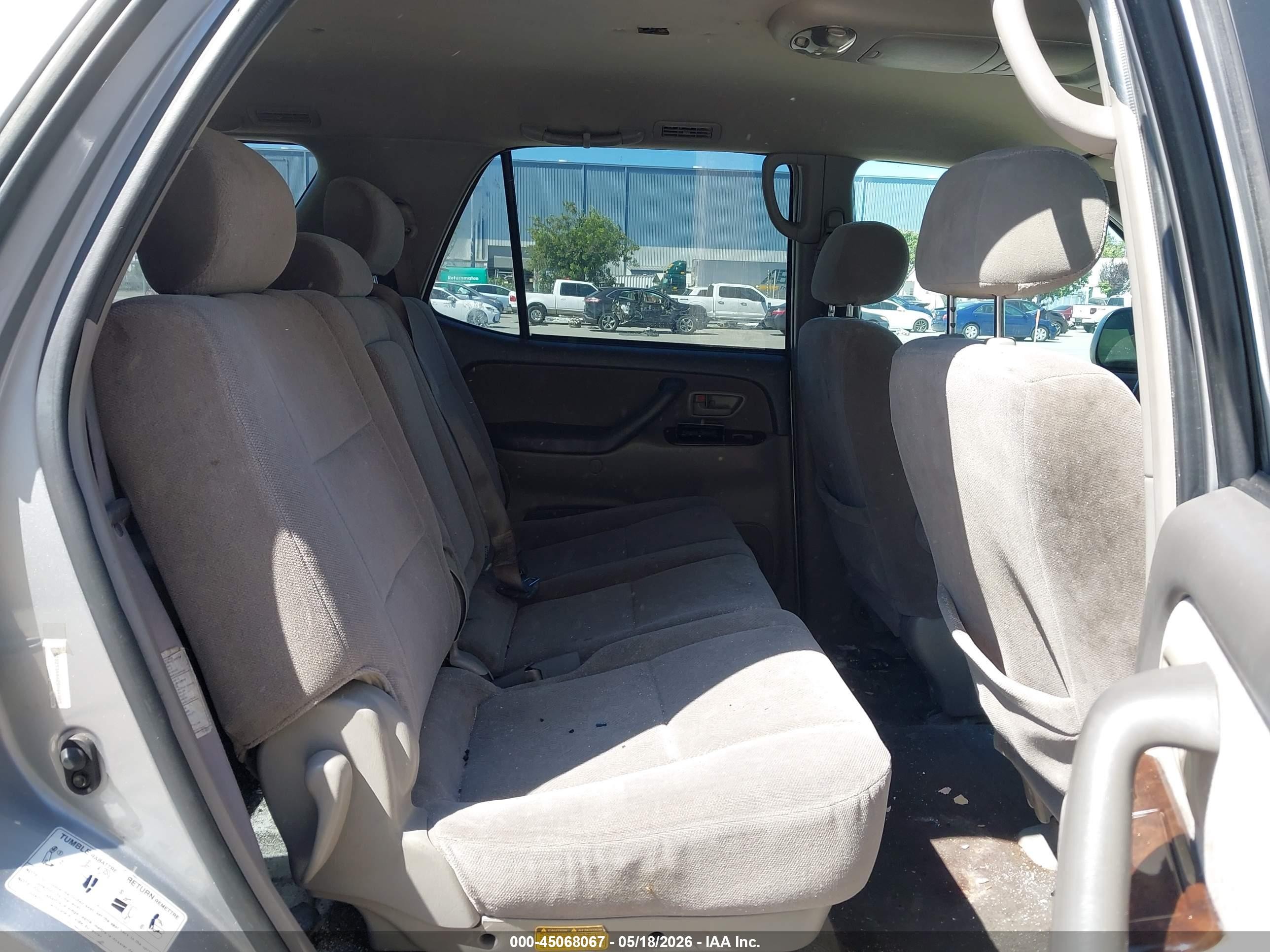 2002 Toyota Sequoia Sr5 V8 Silver vin: 5TDZT34A62S064885