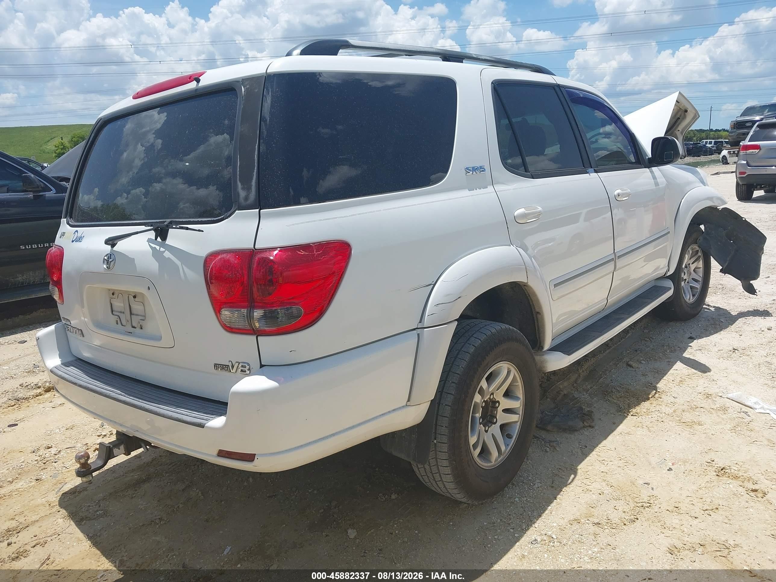 2005 Toyota Sequoia Sr5 V8 White vin: 5TDZT34A65S240239