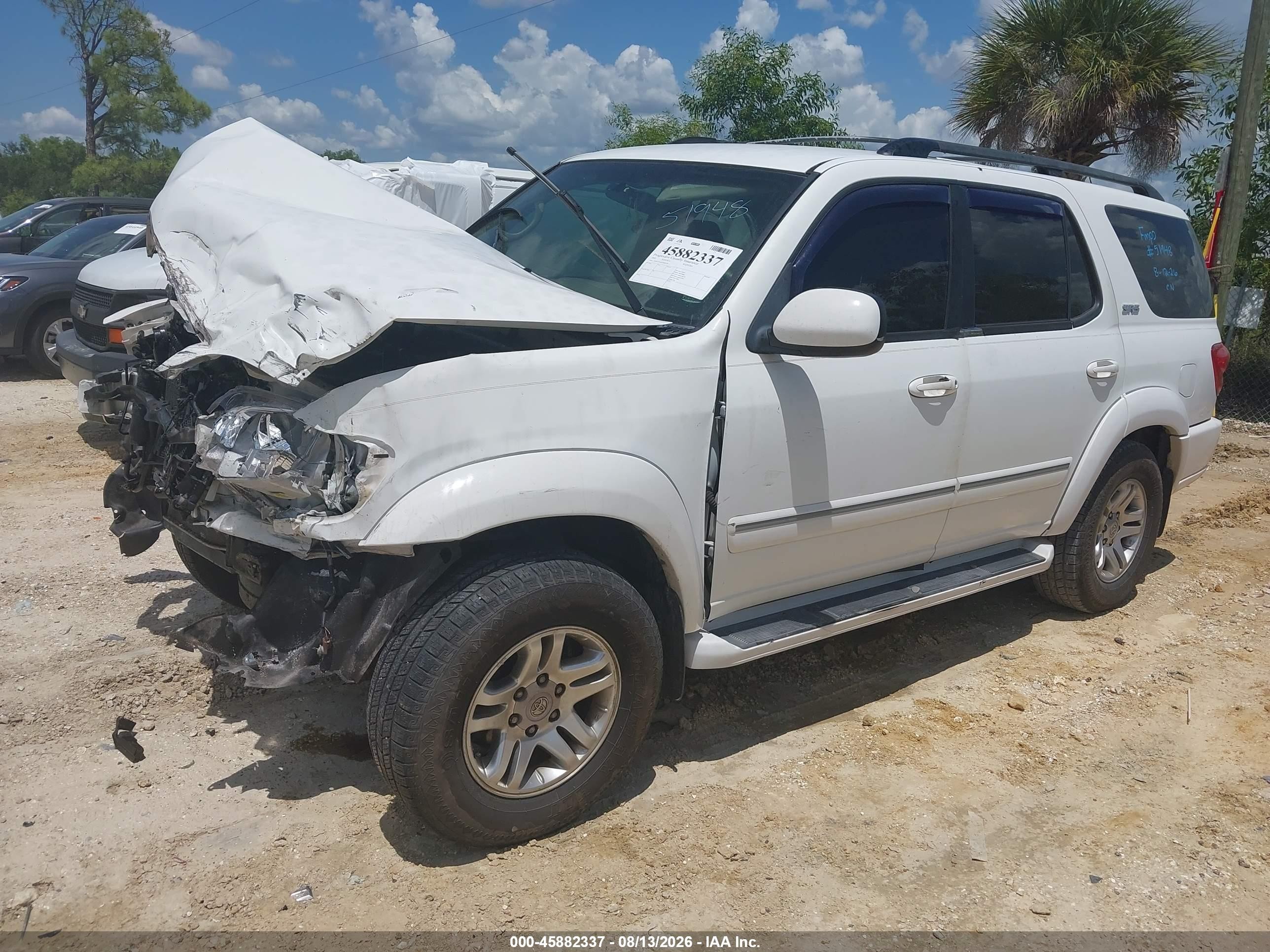 2005 Toyota Sequoia Sr5 V8 White vin: 5TDZT34A65S240239