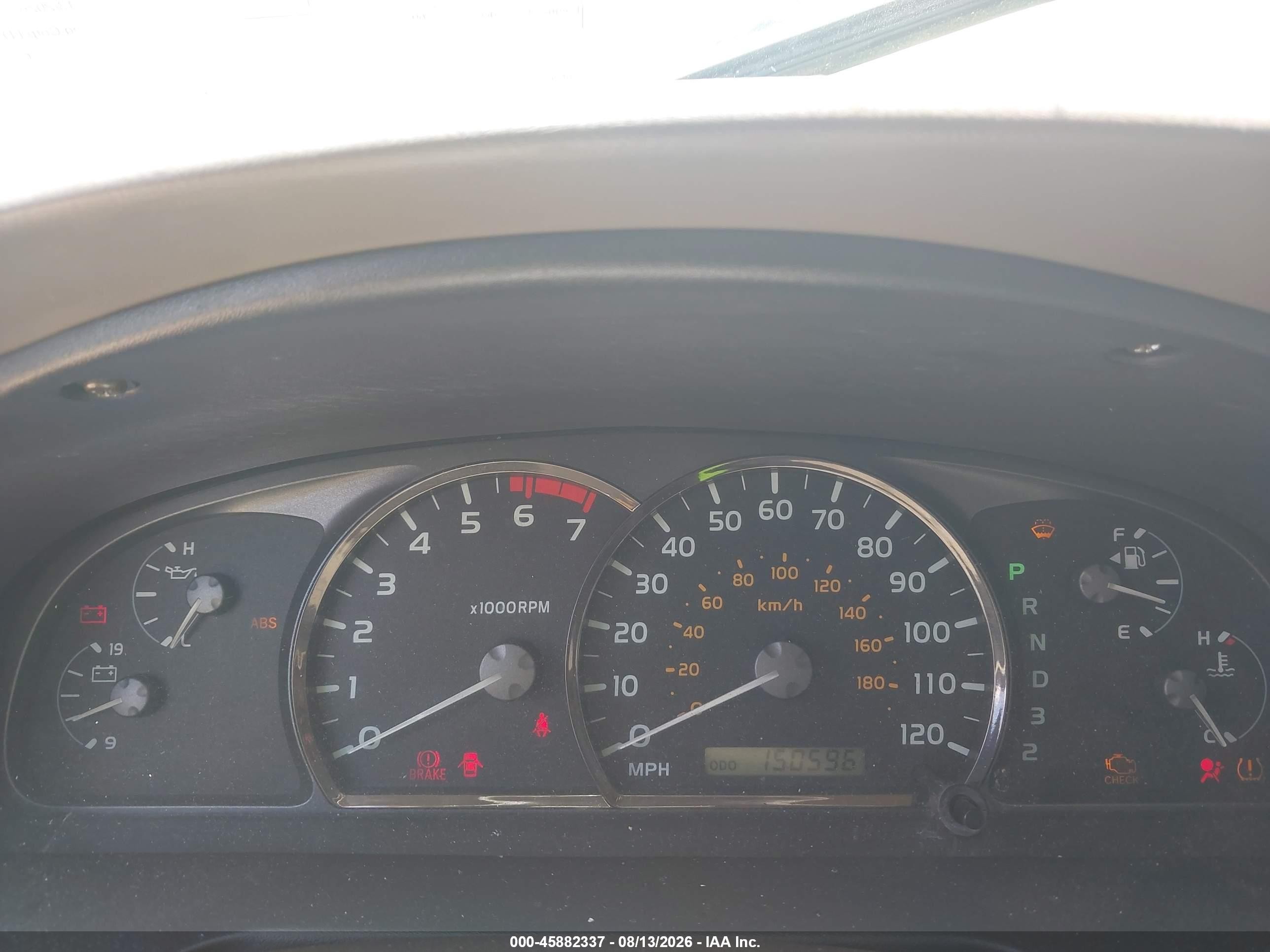 2005 Toyota Sequoia Sr5 V8 White vin: 5TDZT34A65S240239
