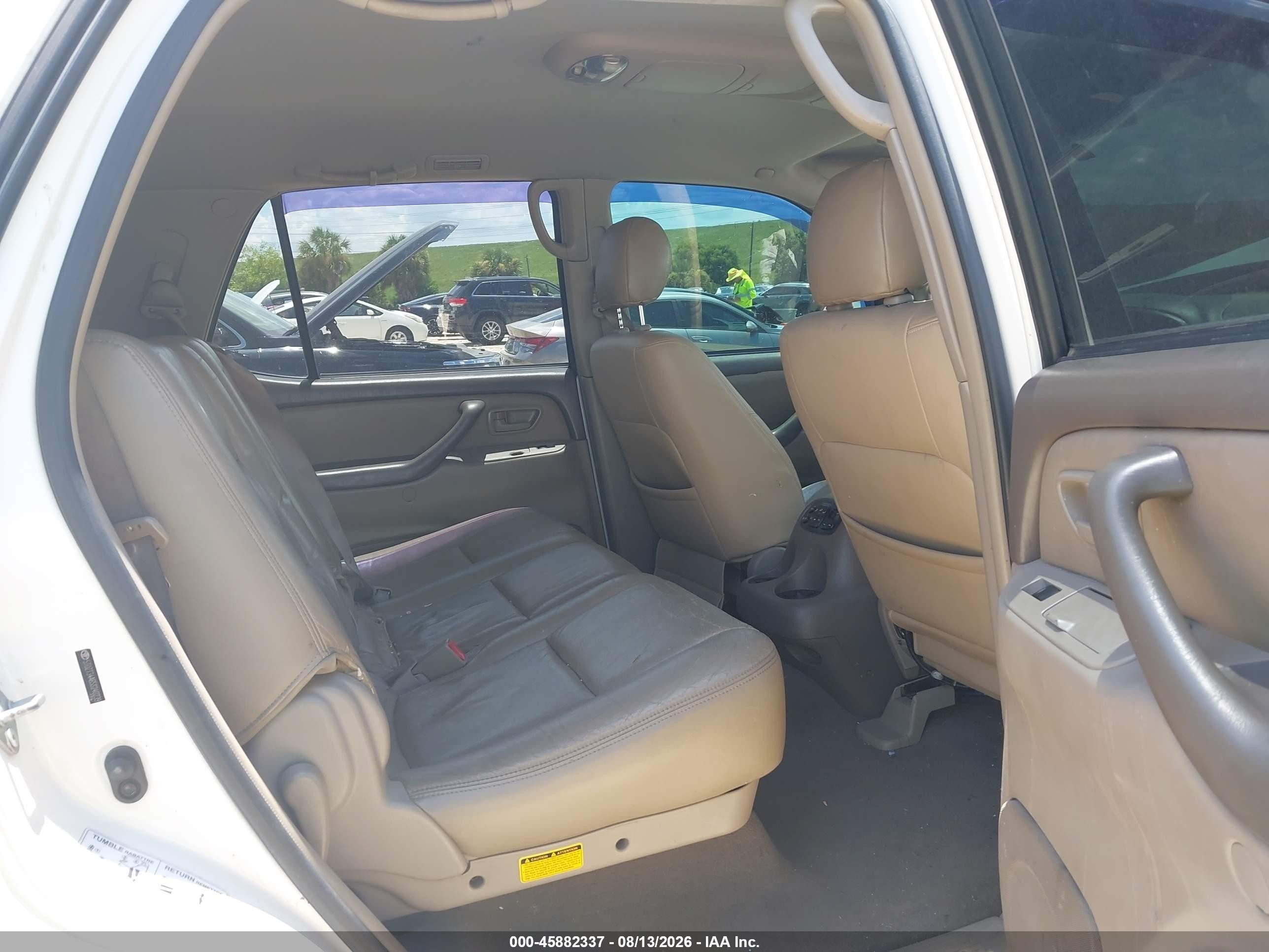 2005 Toyota Sequoia Sr5 V8 White vin: 5TDZT34A65S240239