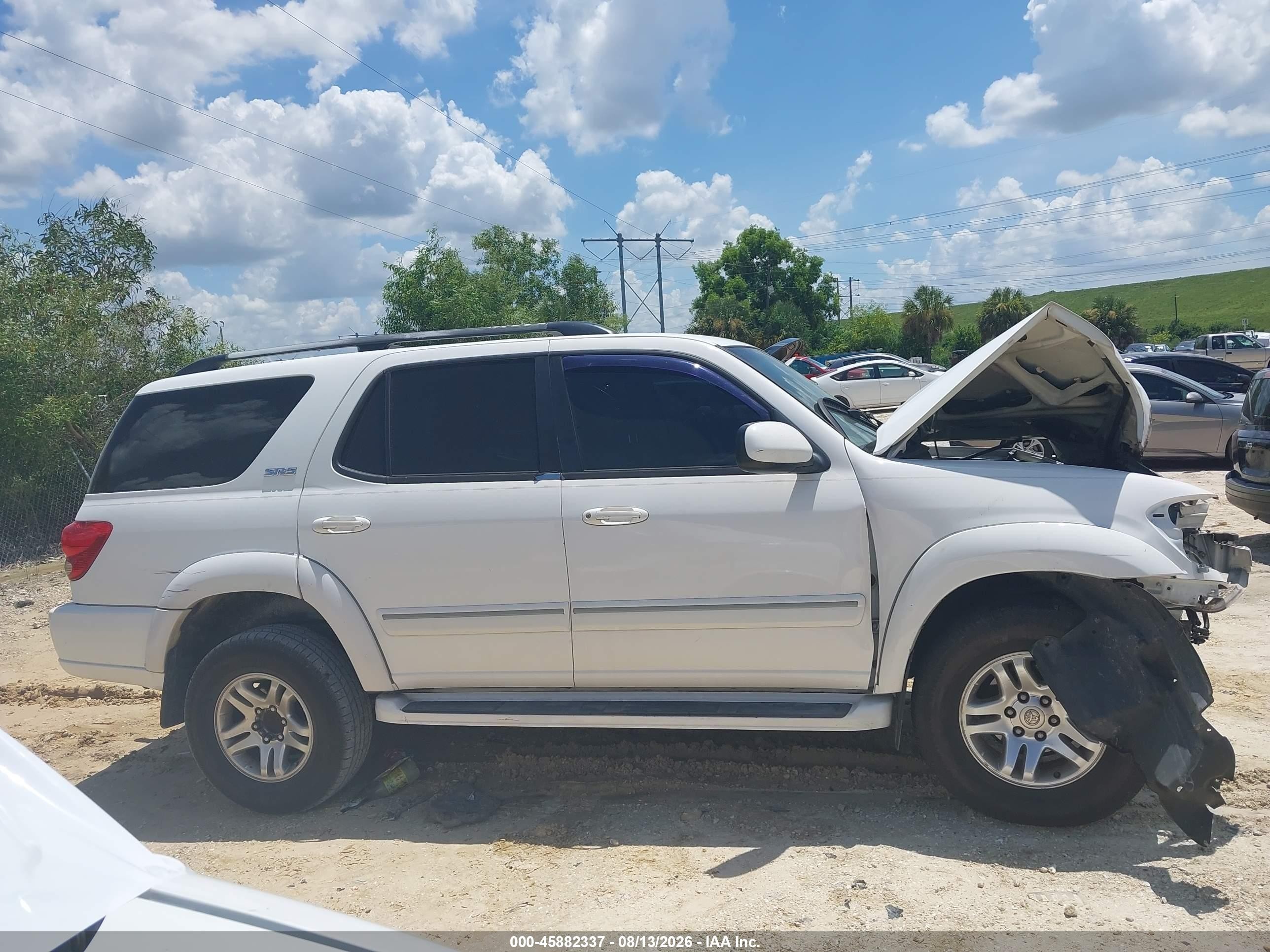 2005 Toyota Sequoia Sr5 V8 White vin: 5TDZT34A65S240239