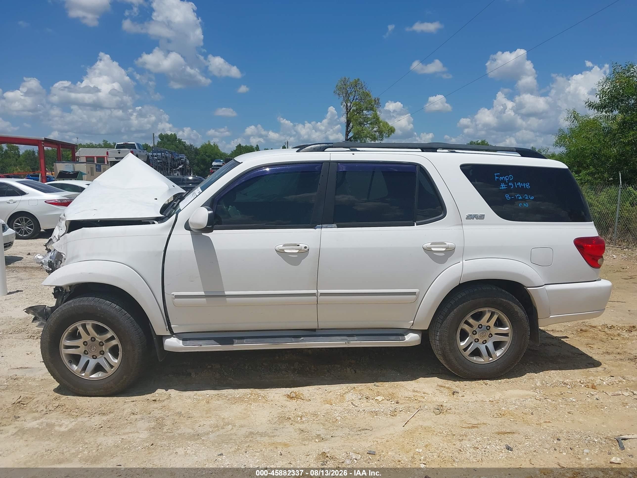 2005 Toyota Sequoia Sr5 V8 White vin: 5TDZT34A65S240239