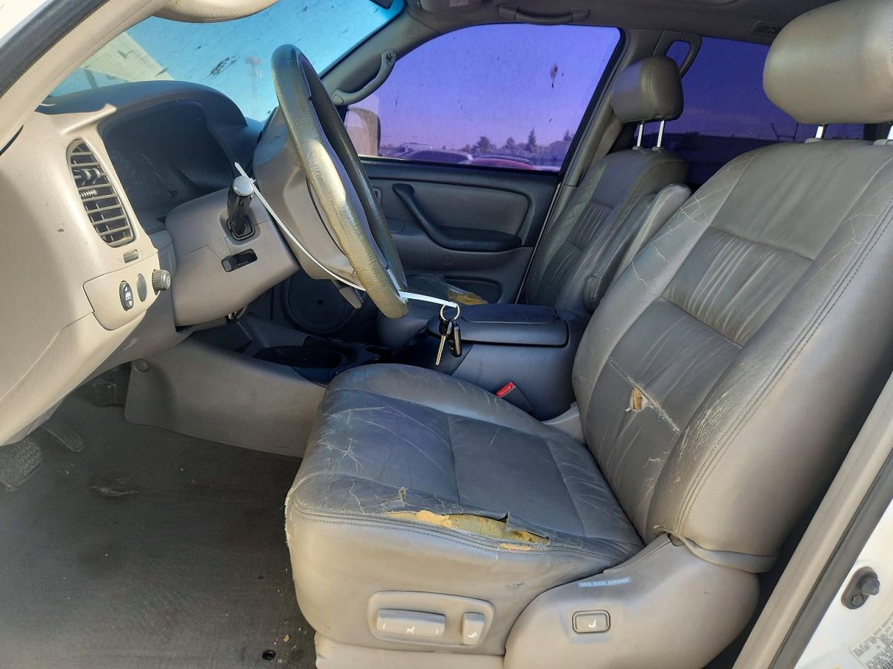 2001 Toyota Sequoia Sr5 White vin: 5TDZT34A71S044210