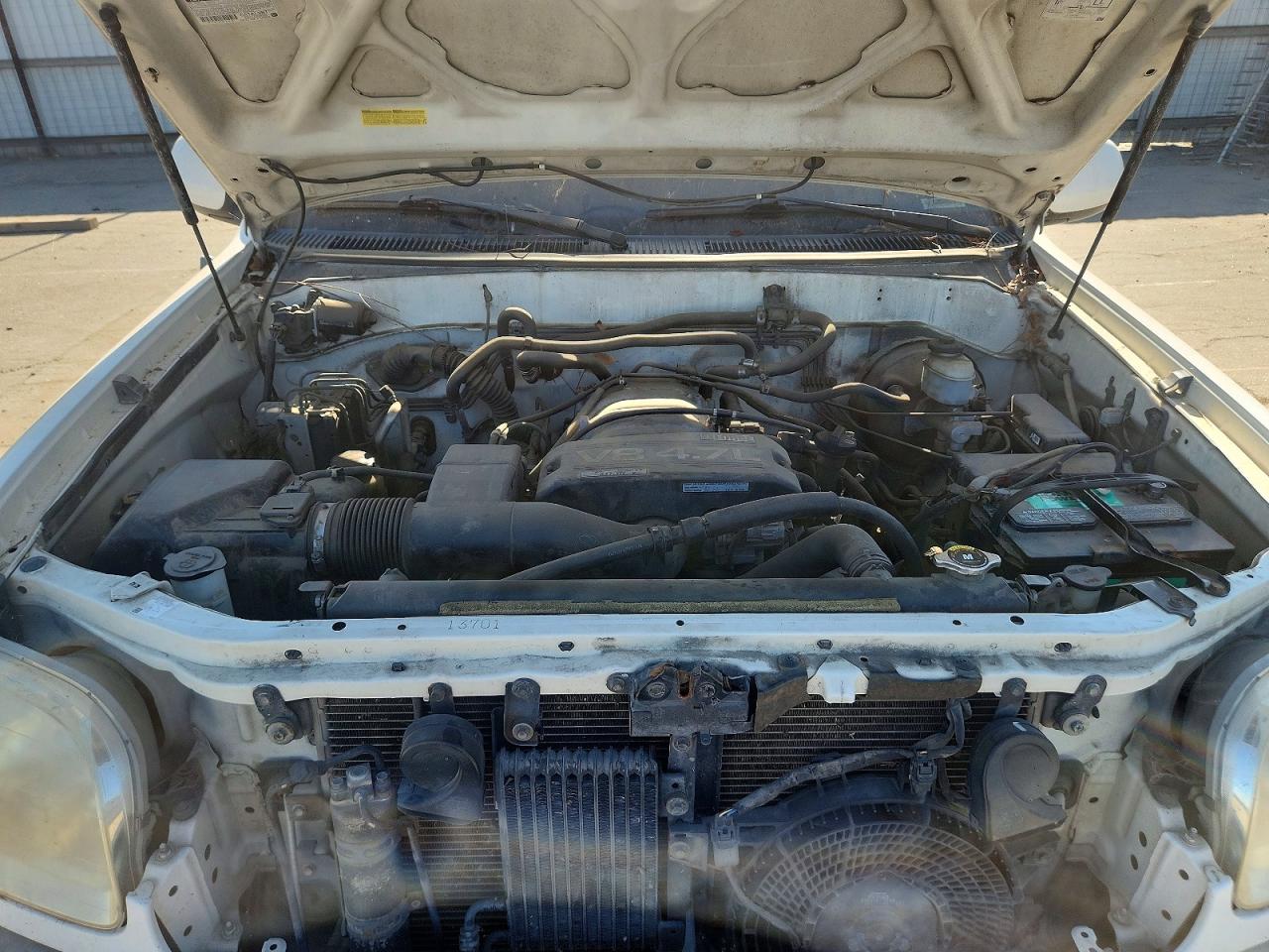 2001 Toyota Sequoia Sr5 White vin: 5TDZT34A71S044210