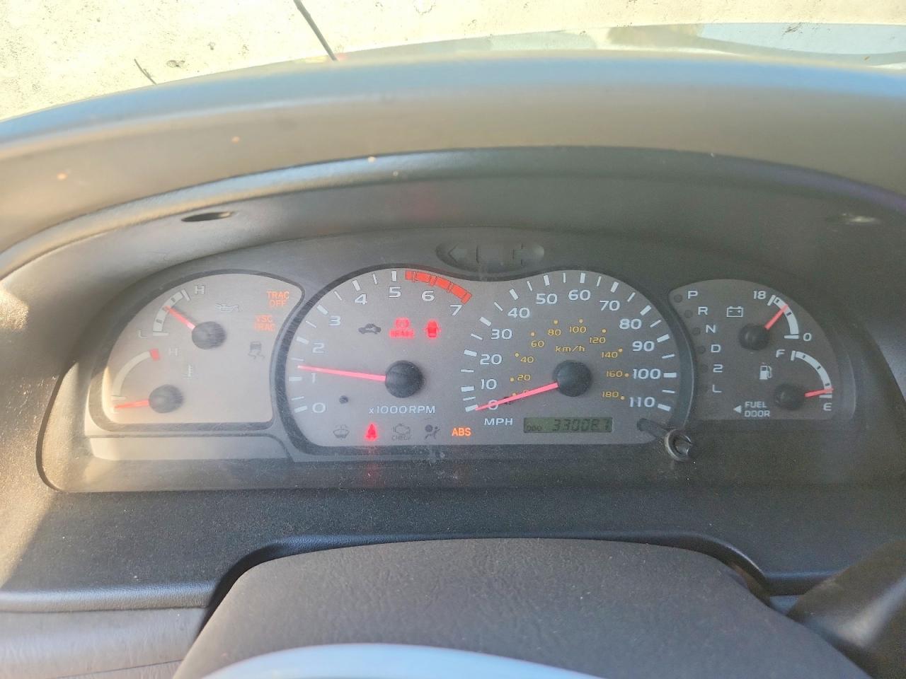 2001 Toyota Sequoia Sr5 White vin: 5TDZT34A71S044210
