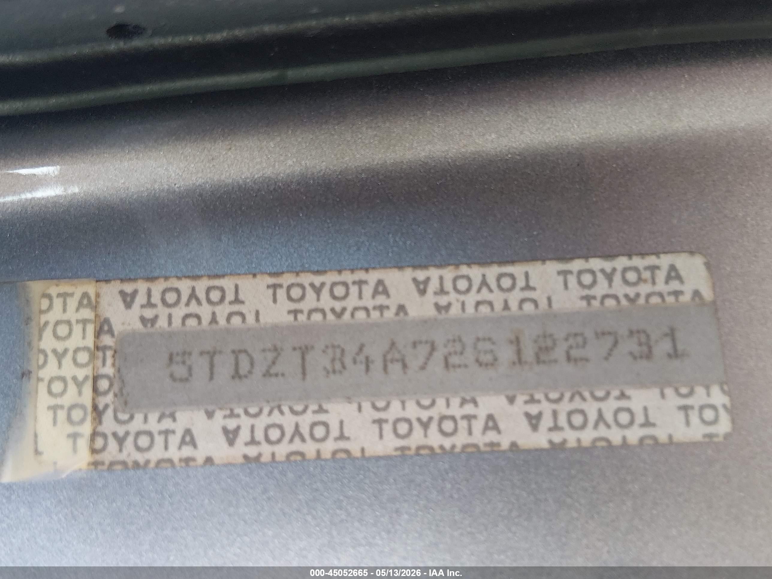 2002 Toyota Sequoia Sr5 V8 Silver vin: 5TDZT34A72S122731