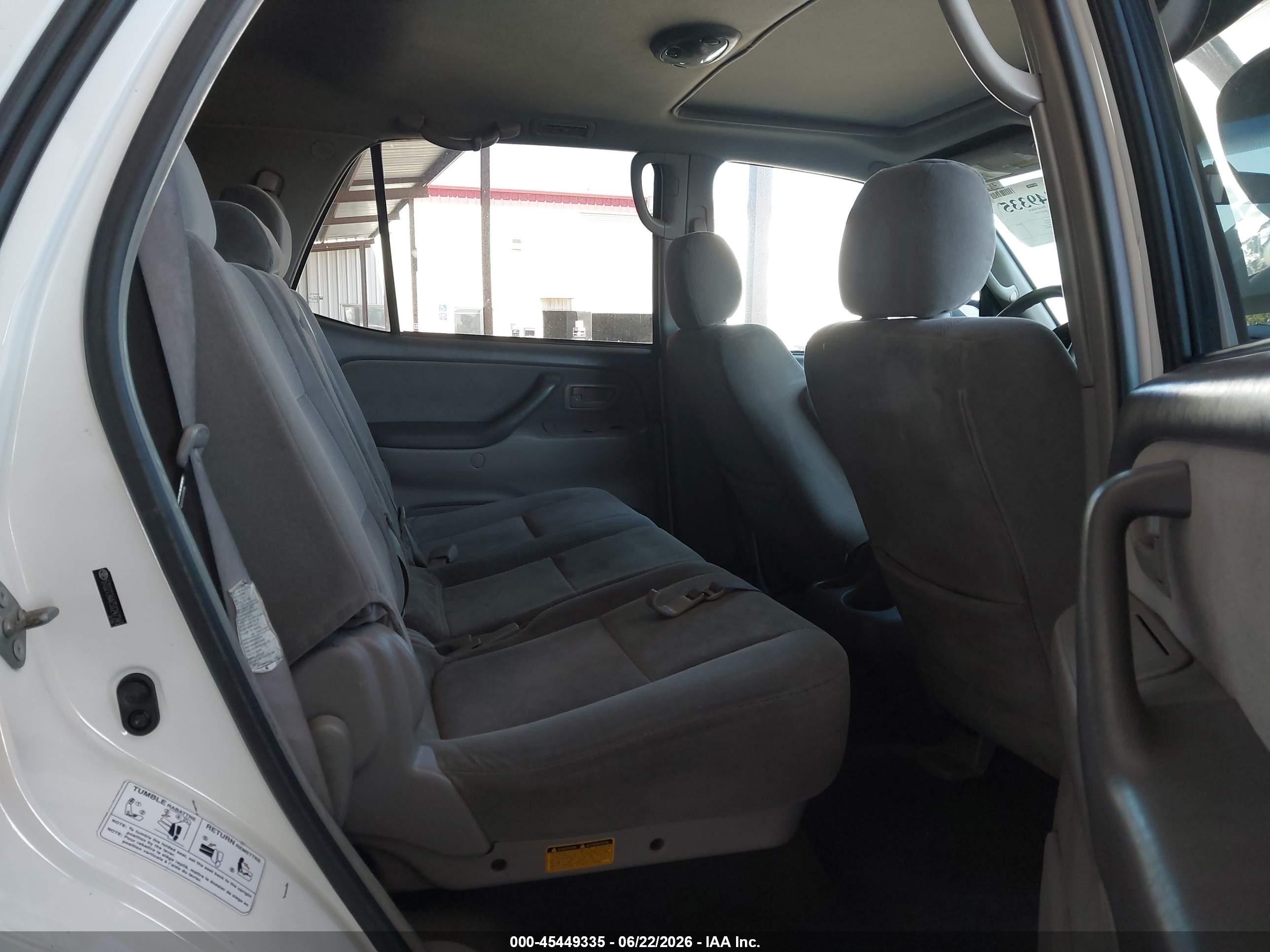 2005 Toyota Sequoia Sr5 V8 White vin: 5TDZT34A75S247345