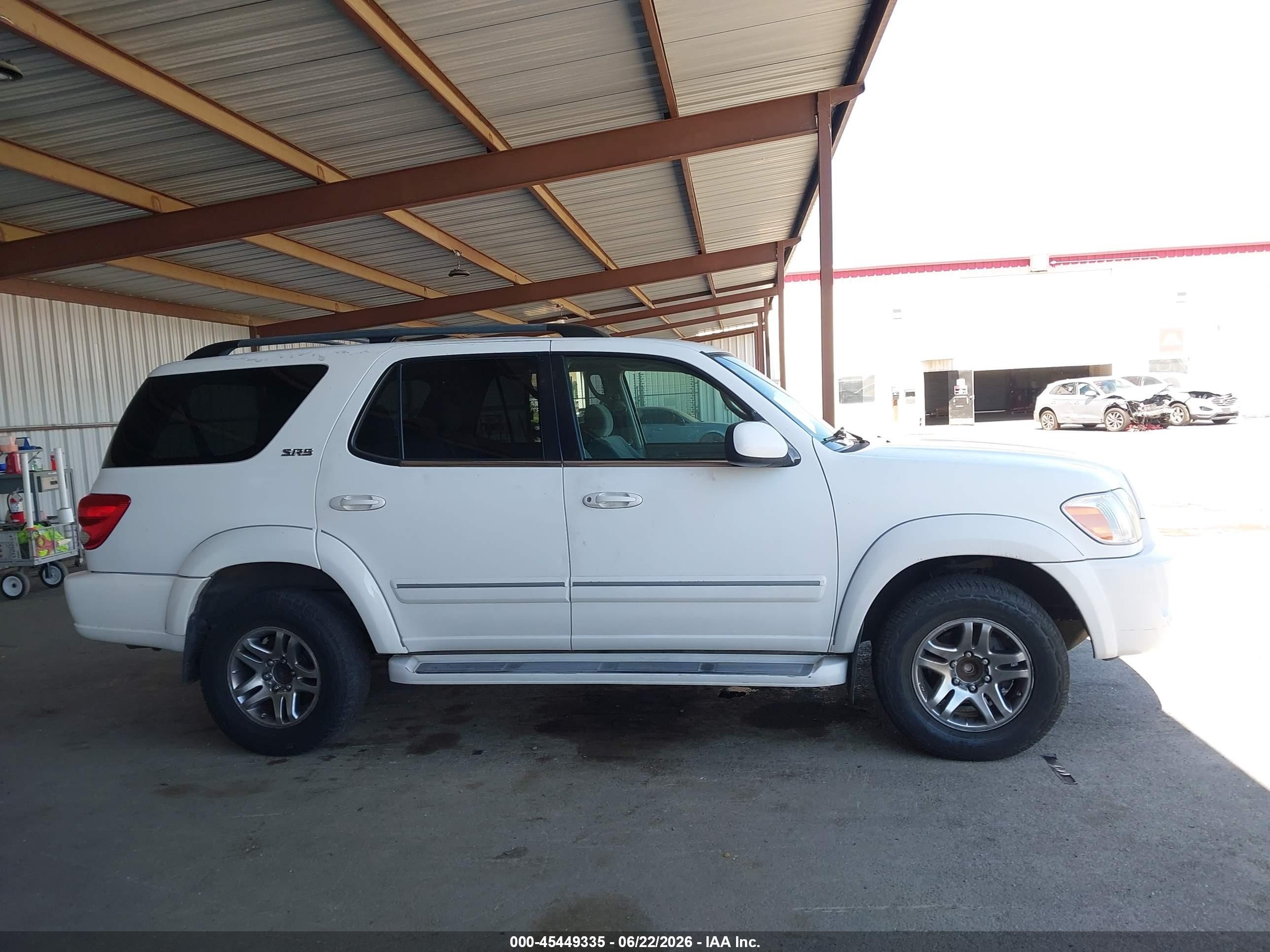 2005 Toyota Sequoia Sr5 V8 White vin: 5TDZT34A75S247345