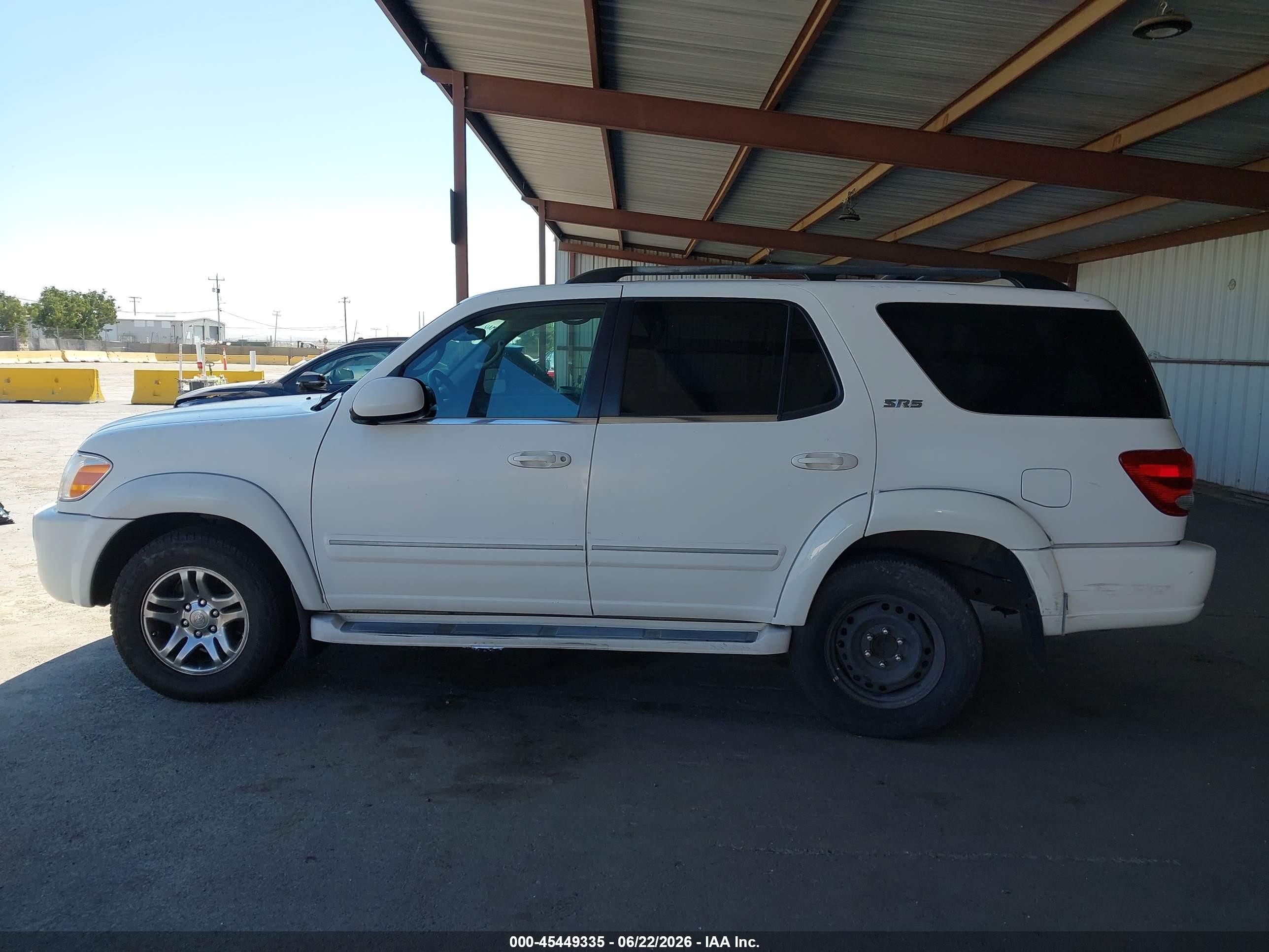 2005 Toyota Sequoia Sr5 V8 White vin: 5TDZT34A75S247345