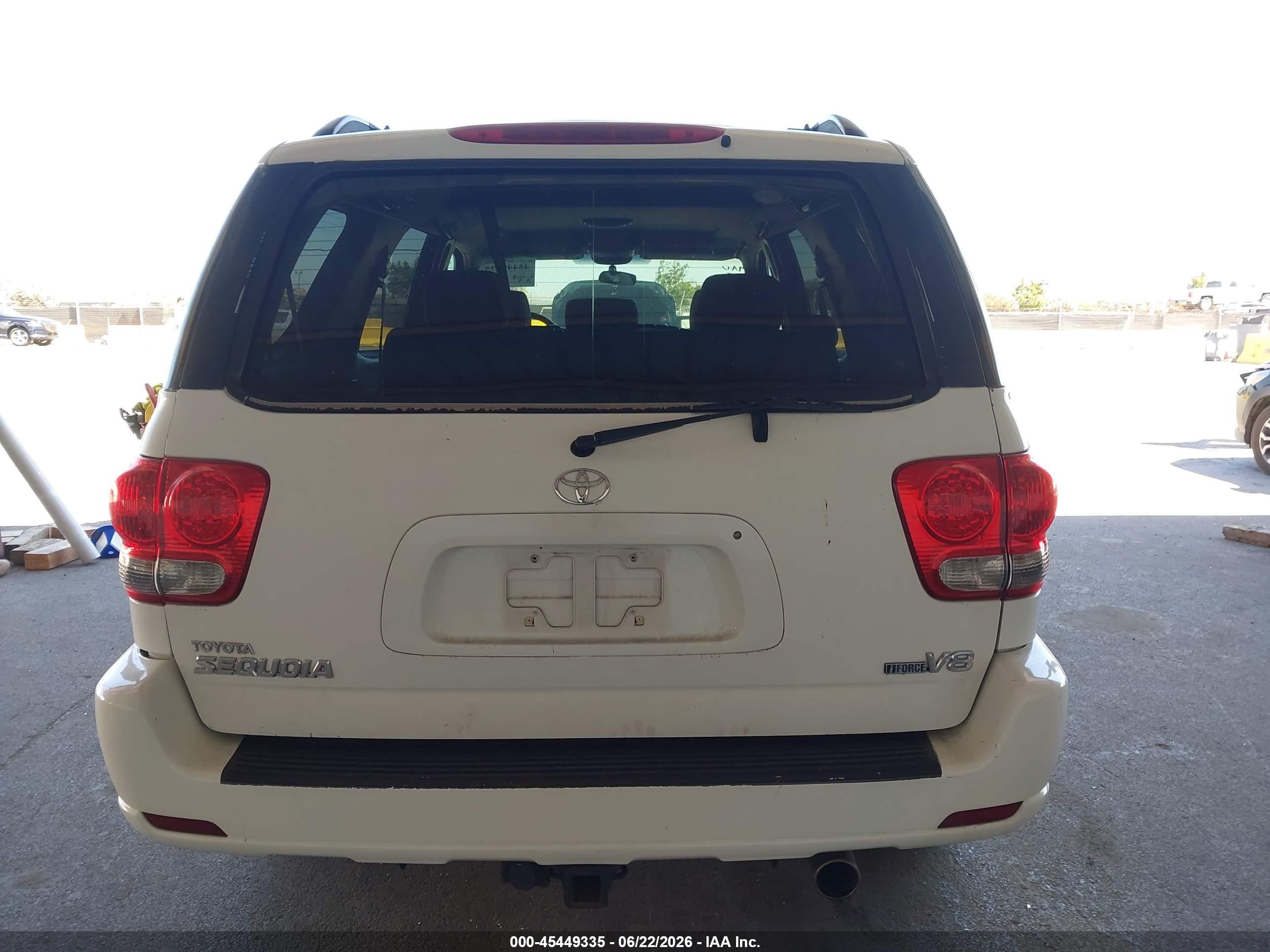 2005 Toyota Sequoia Sr5 V8 White vin: 5TDZT34A75S247345