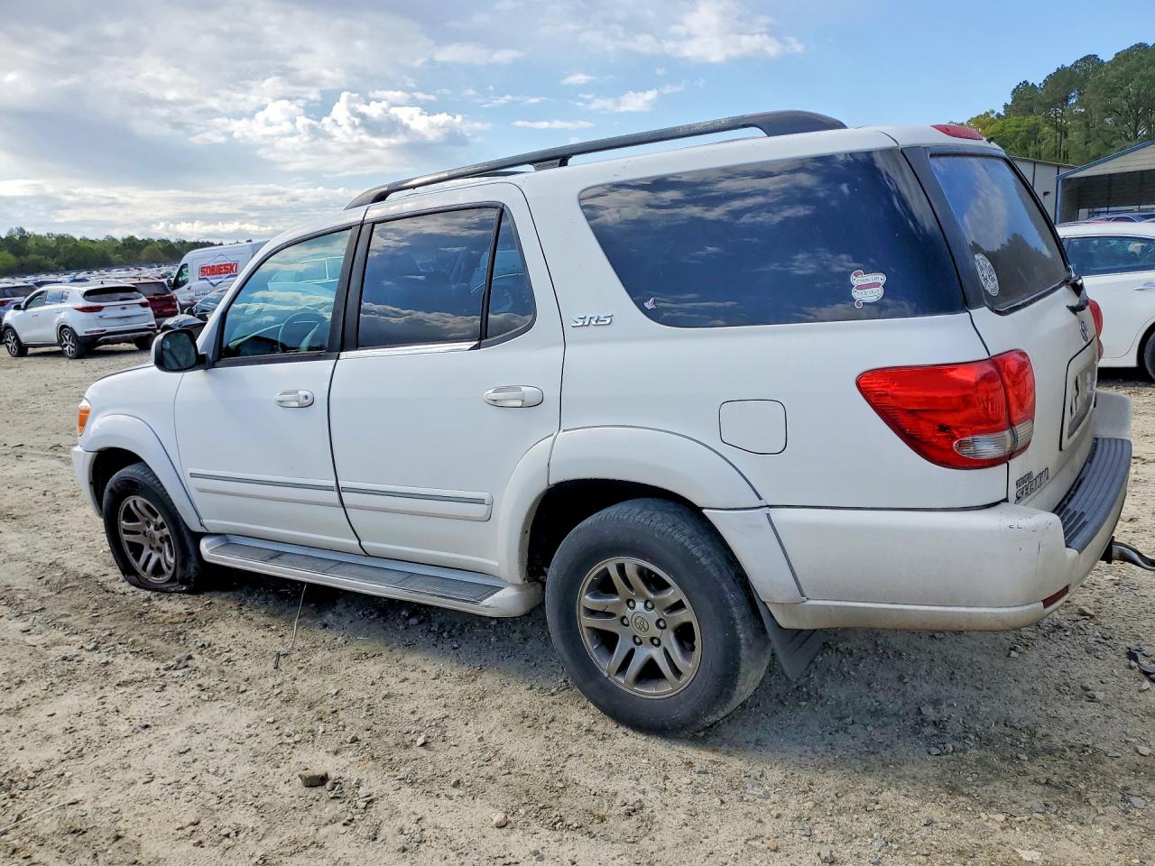 2005 Toyota Sequoia Sr5 White vin: 5TDZT34A75S255462