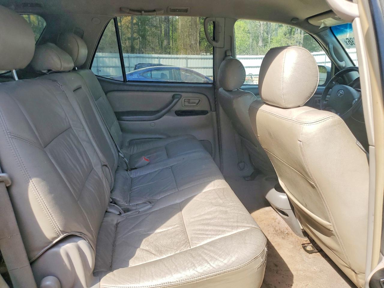 2007 Toyota Sequoia Sr5 Gold vin: 5TDZT34A77S292708