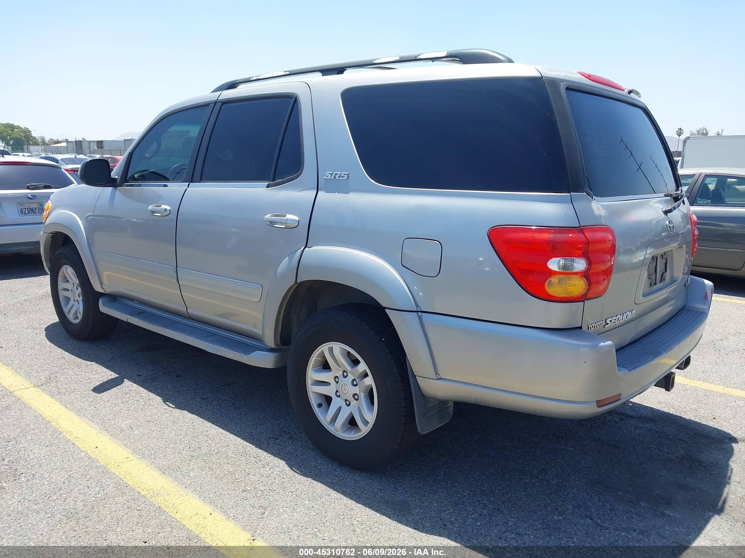 2002 Toyota Sequoia Sr5 V8 Серебряный vin: 5TDZT34A82S109499