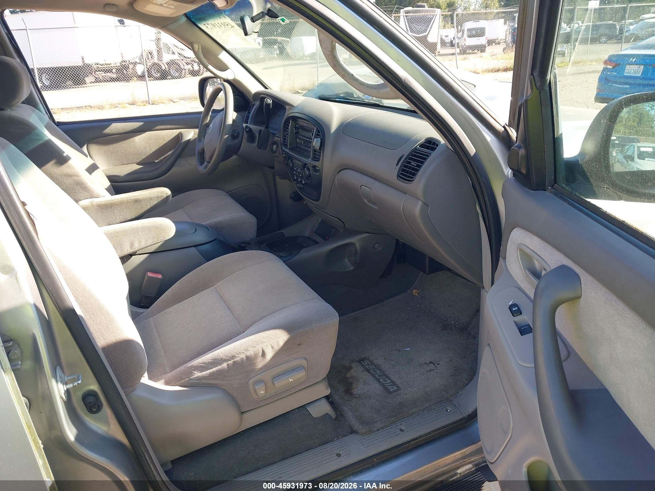 2003 Toyota Sequoia Sr5 V8 Silver vin: 5TDZT34A83S184429
