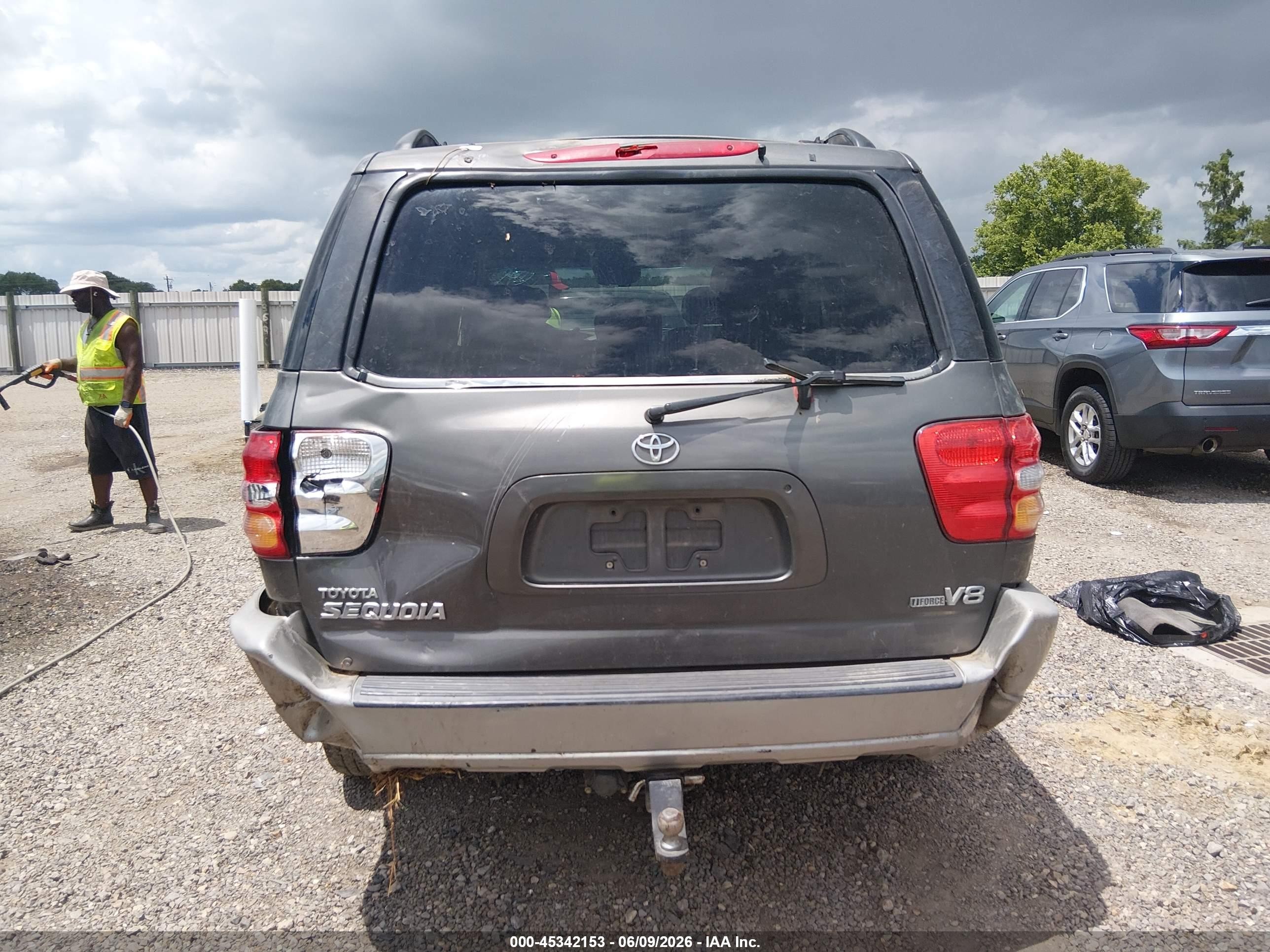 2004 Toyota Sequoia Sr5 V8 Gray vin: 5TDZT34A84S211629