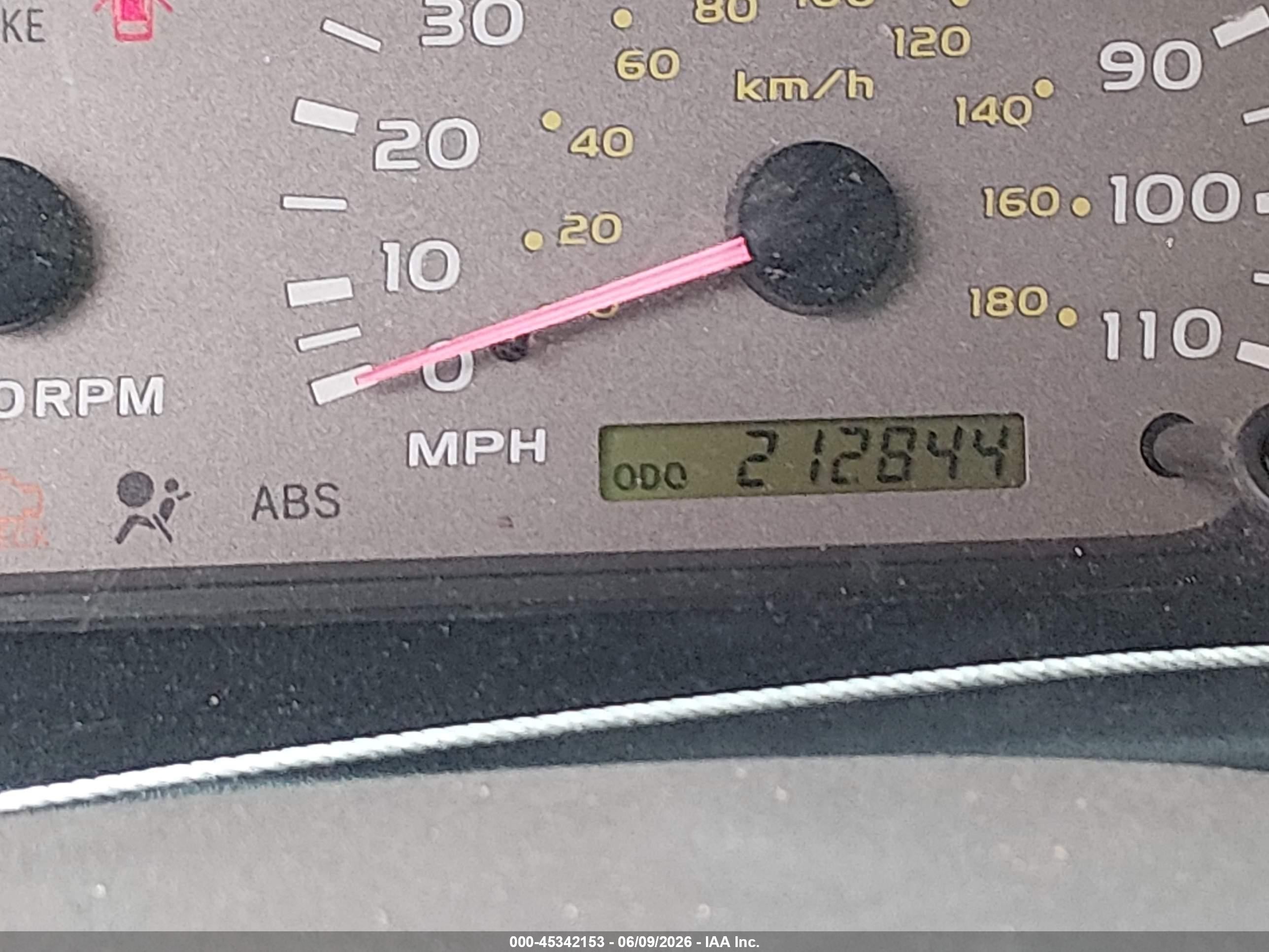 2004 Toyota Sequoia Sr5 V8 Gray vin: 5TDZT34A84S211629
