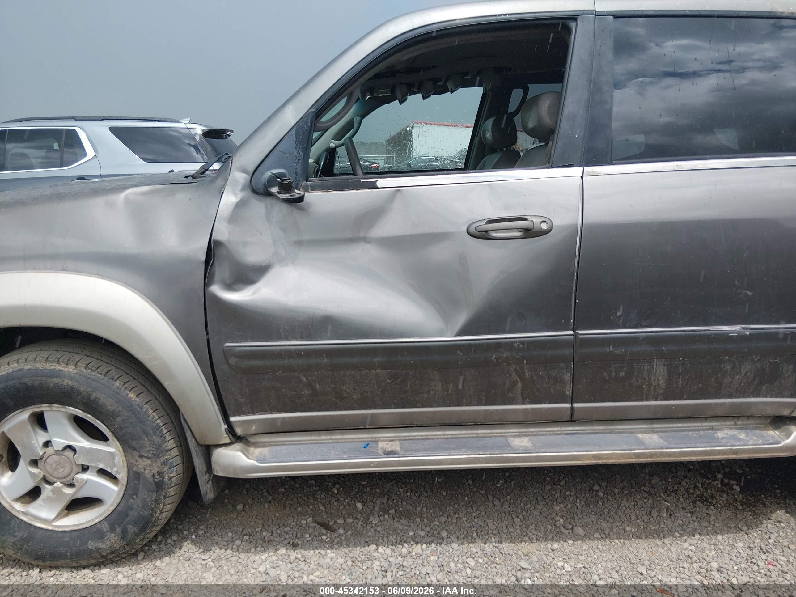 2004 Toyota Sequoia Sr5 V8 Gray vin: 5TDZT34A84S211629