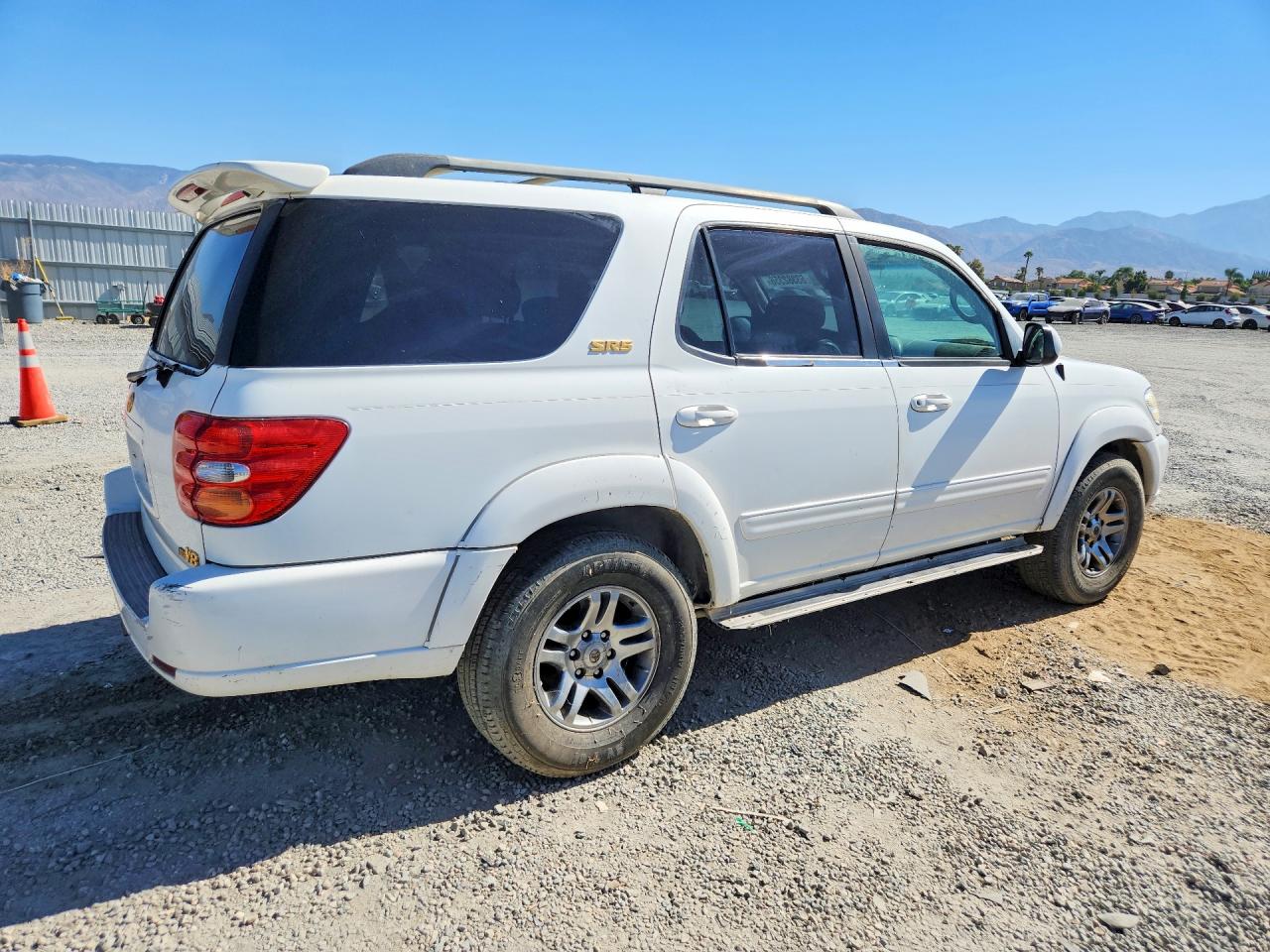 2004 Toyota Sequoia Sr5 White vin: 5TDZT34A84S211758