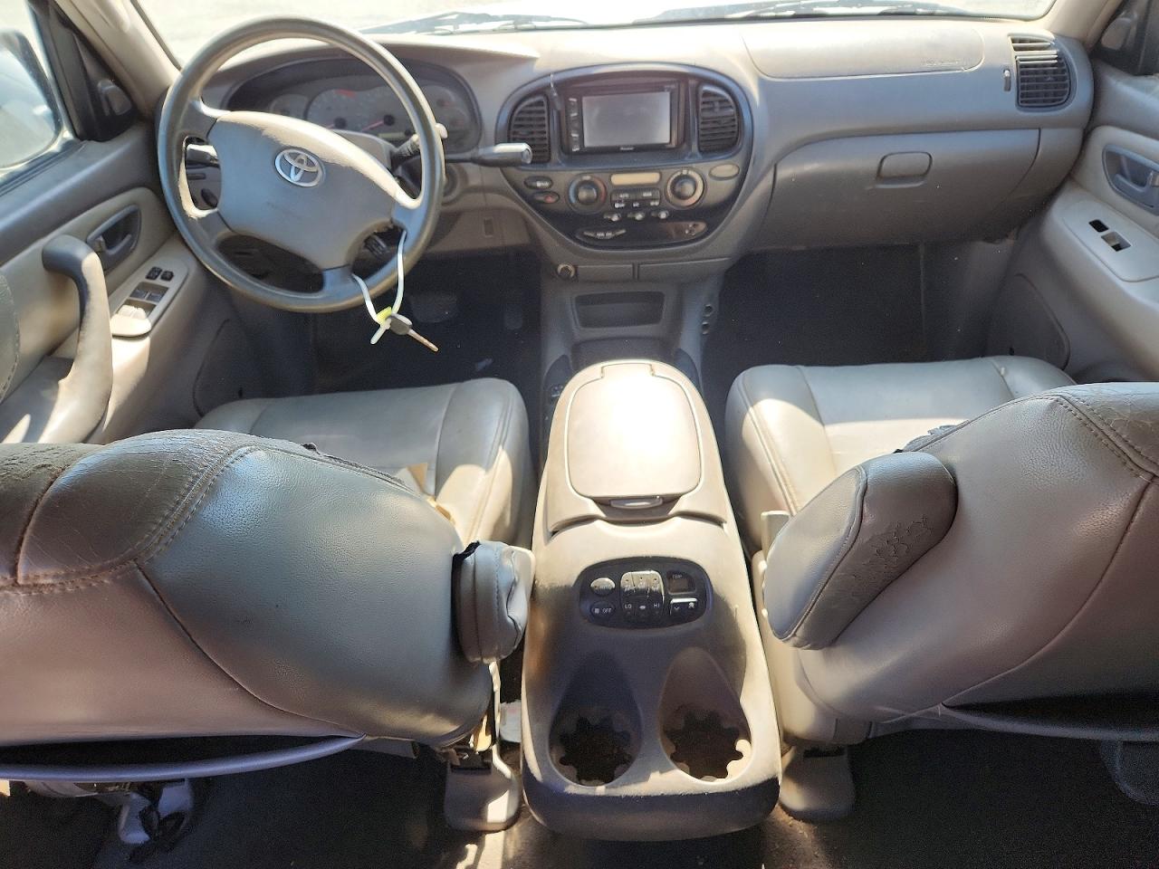 2004 Toyota Sequoia Sr5 White vin: 5TDZT34A84S211758