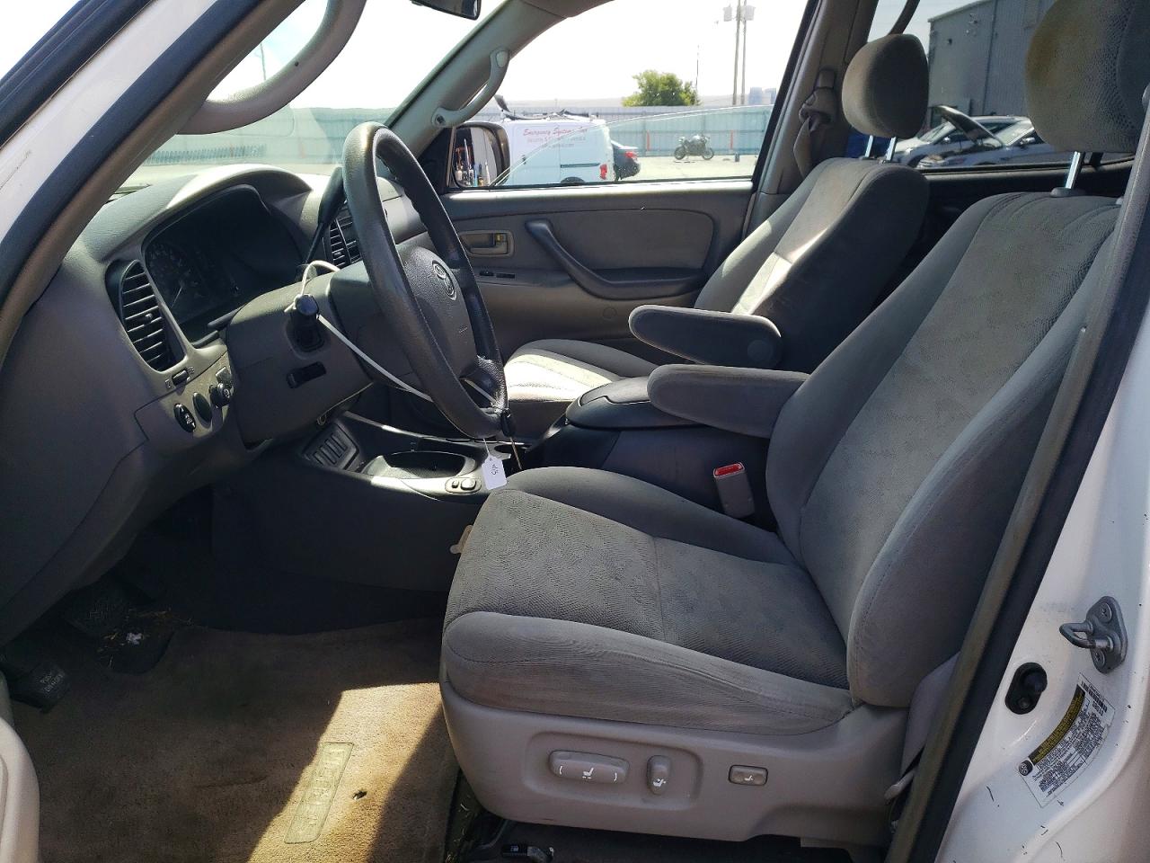 2005 Toyota Sequoia Sr5 White vin: 5TDZT34A85S244776