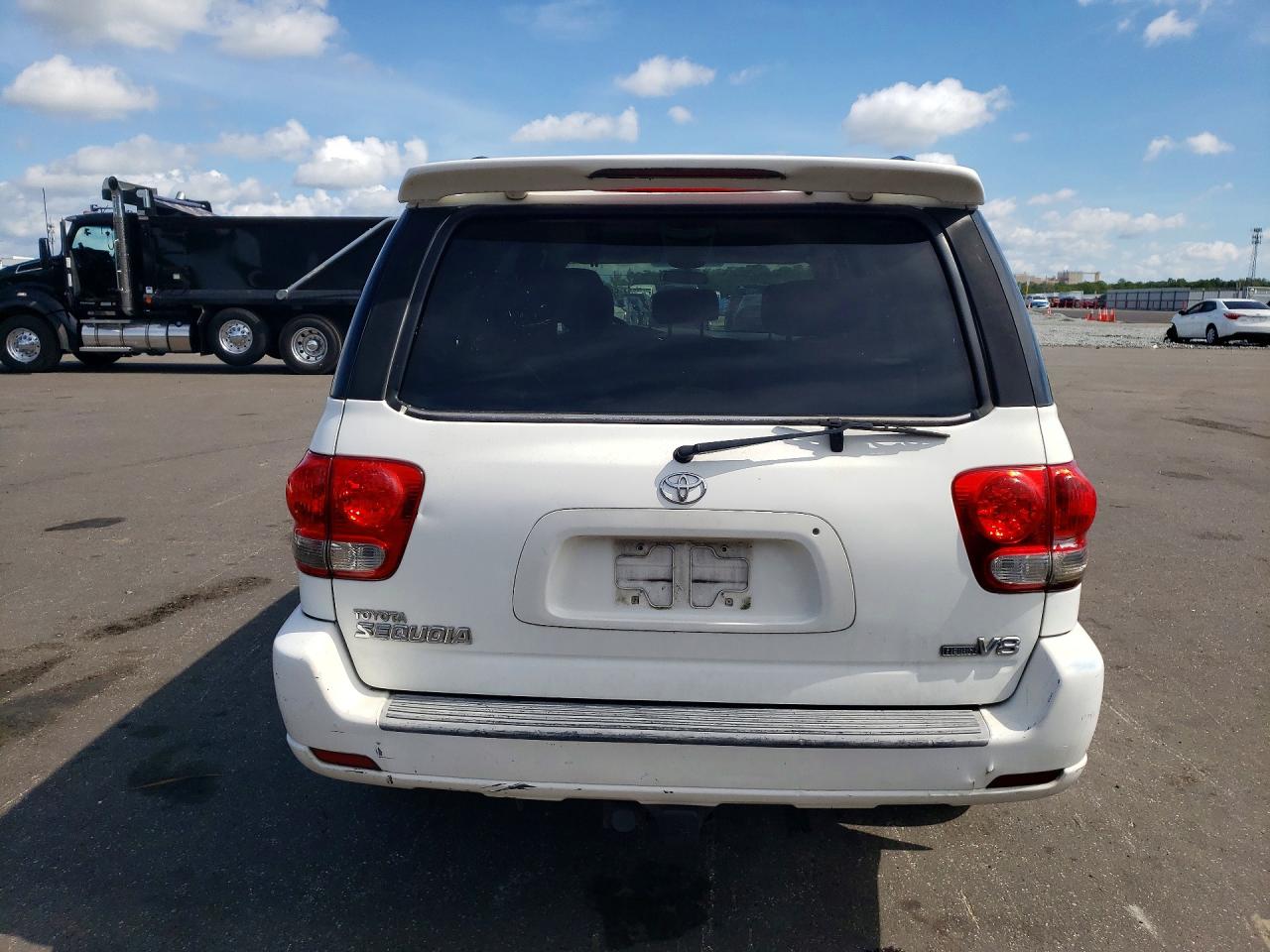2005 Toyota Sequoia Sr5 White vin: 5TDZT34A85S244776
