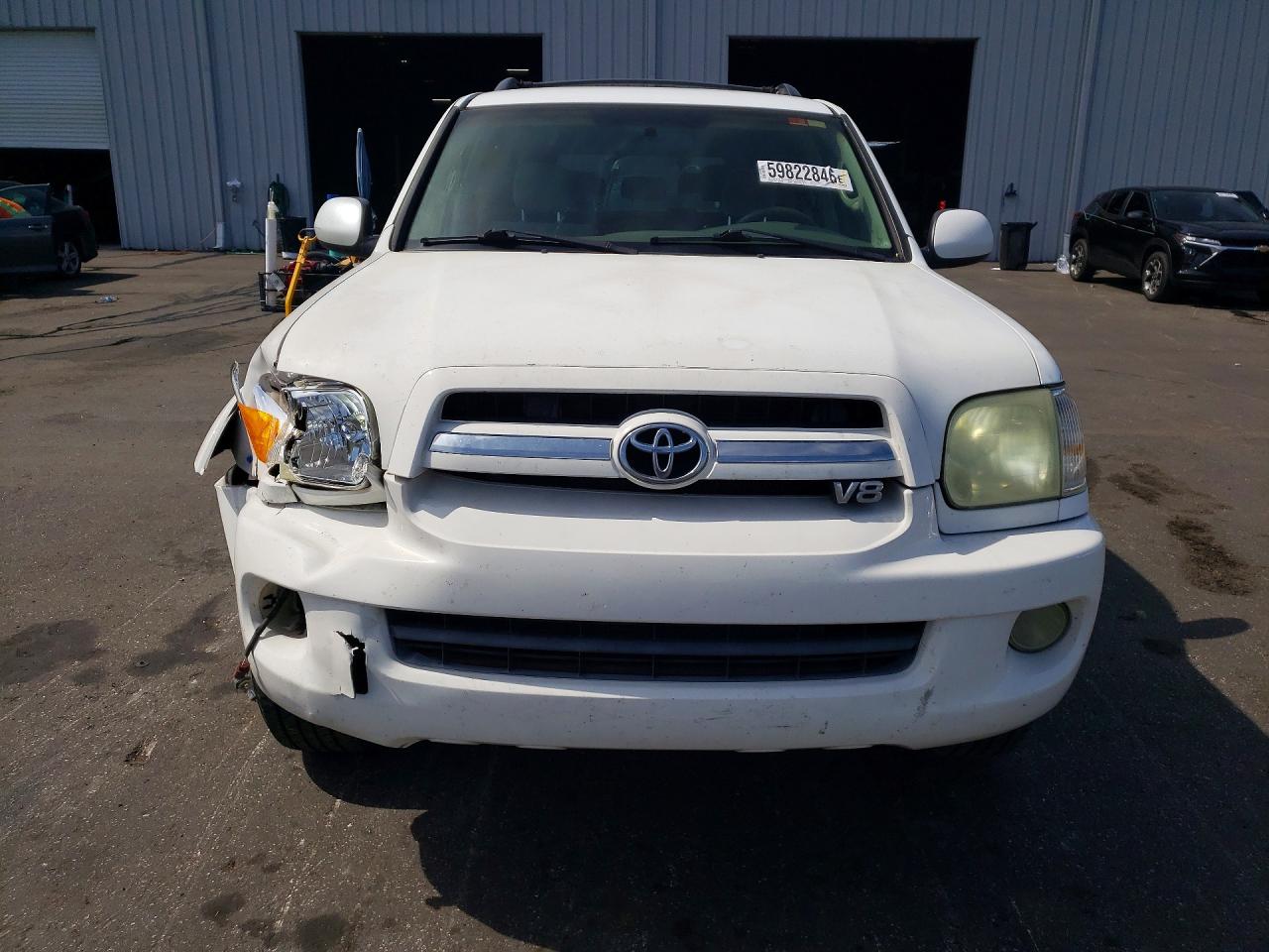 2005 Toyota Sequoia Sr5 White vin: 5TDZT34A85S244776