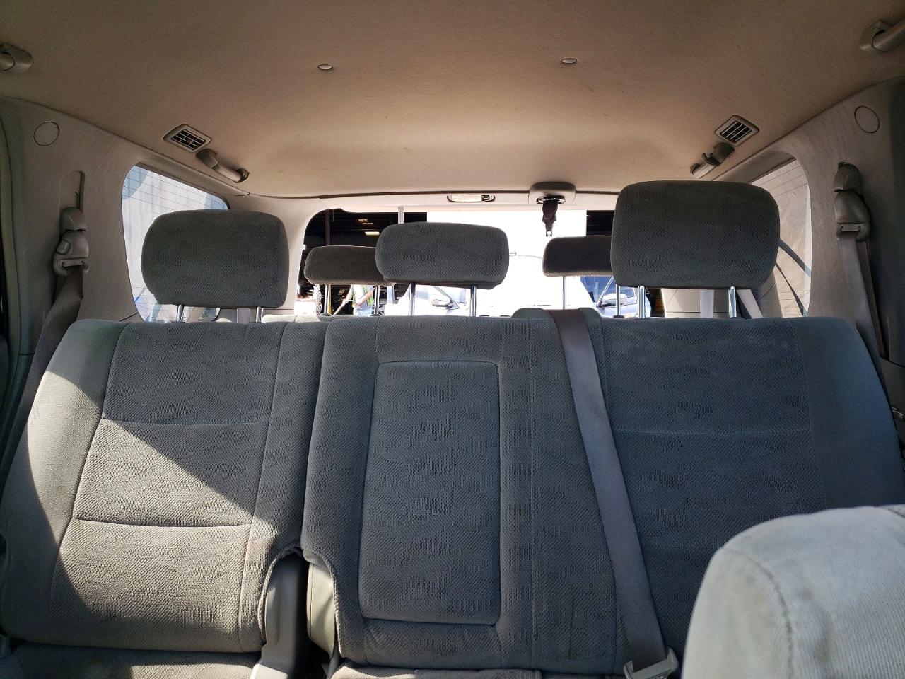 2005 Toyota Sequoia Sr5 White vin: 5TDZT34A85S244776