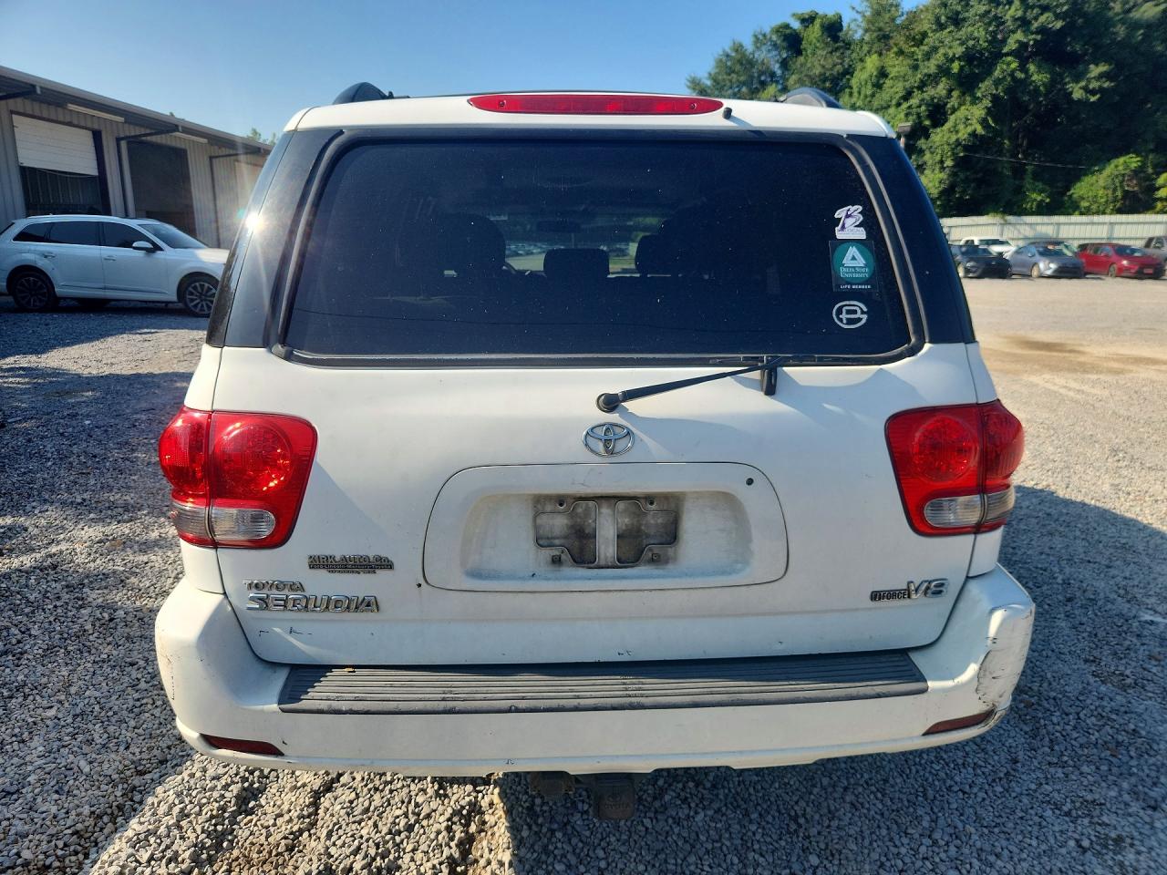 2005 Toyota Sequoia Sr5 White vin: 5TDZT34A85S250108
