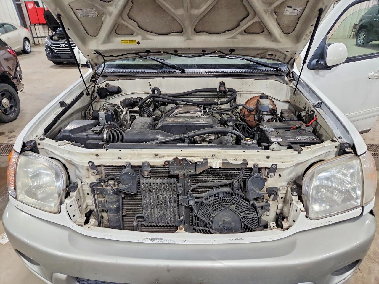 2002 Toyota Sequoia Sr5 White vin: 5TDZT34A92S058661