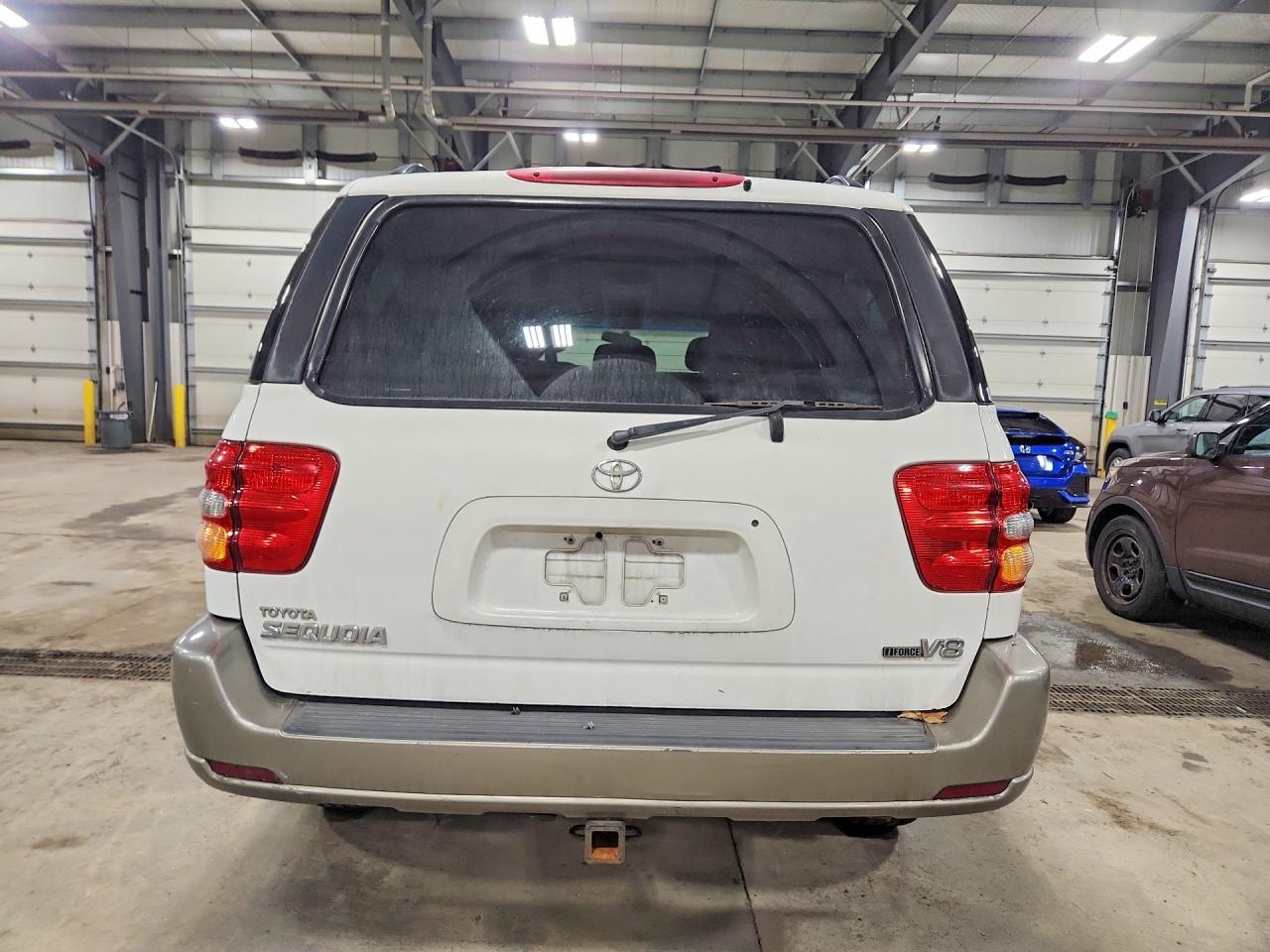 2002 Toyota Sequoia Sr5 White vin: 5TDZT34A92S058661