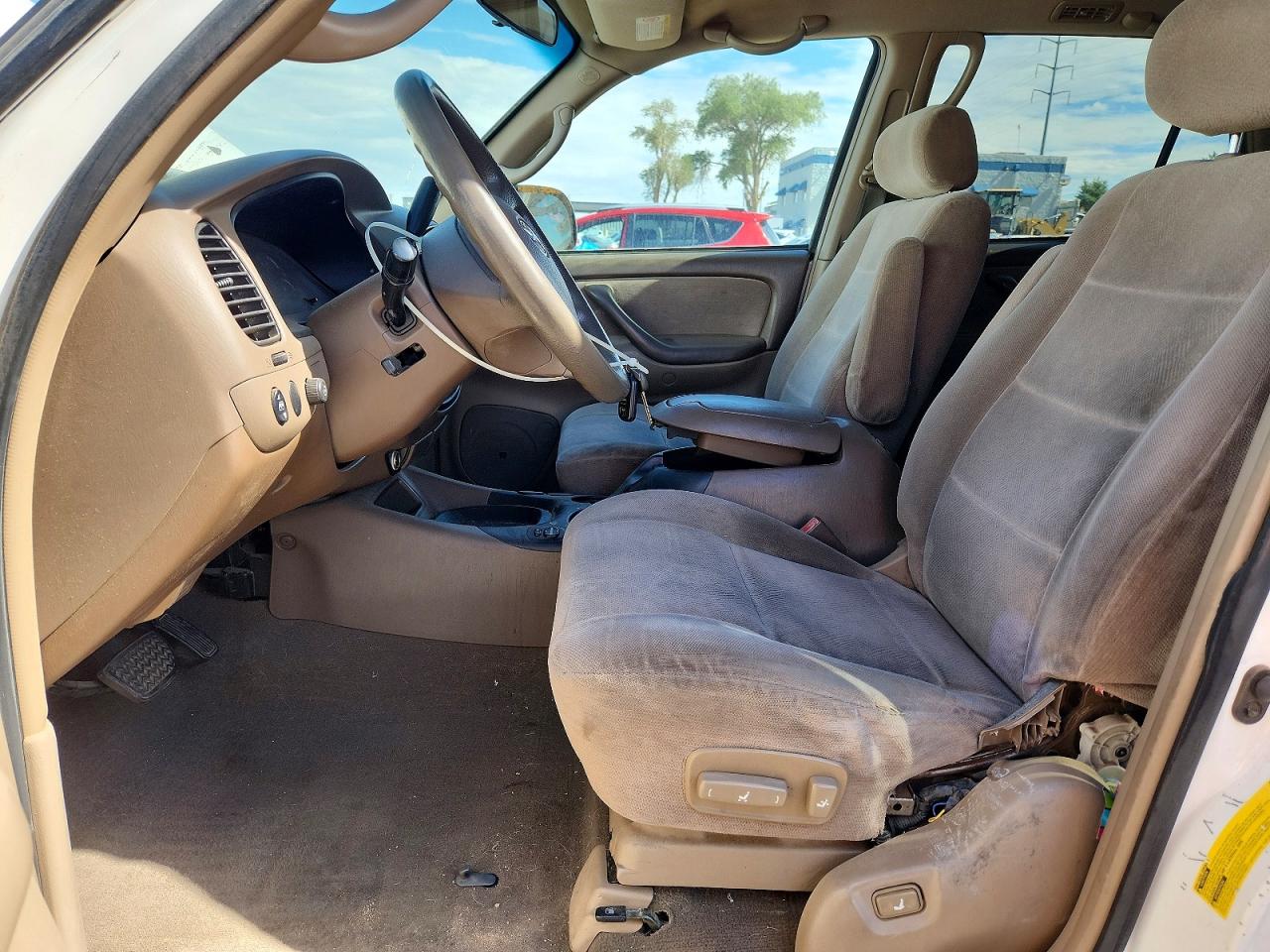 2004 Toyota Sequoia Sr5 White vin: 5TDZT34A94S213258