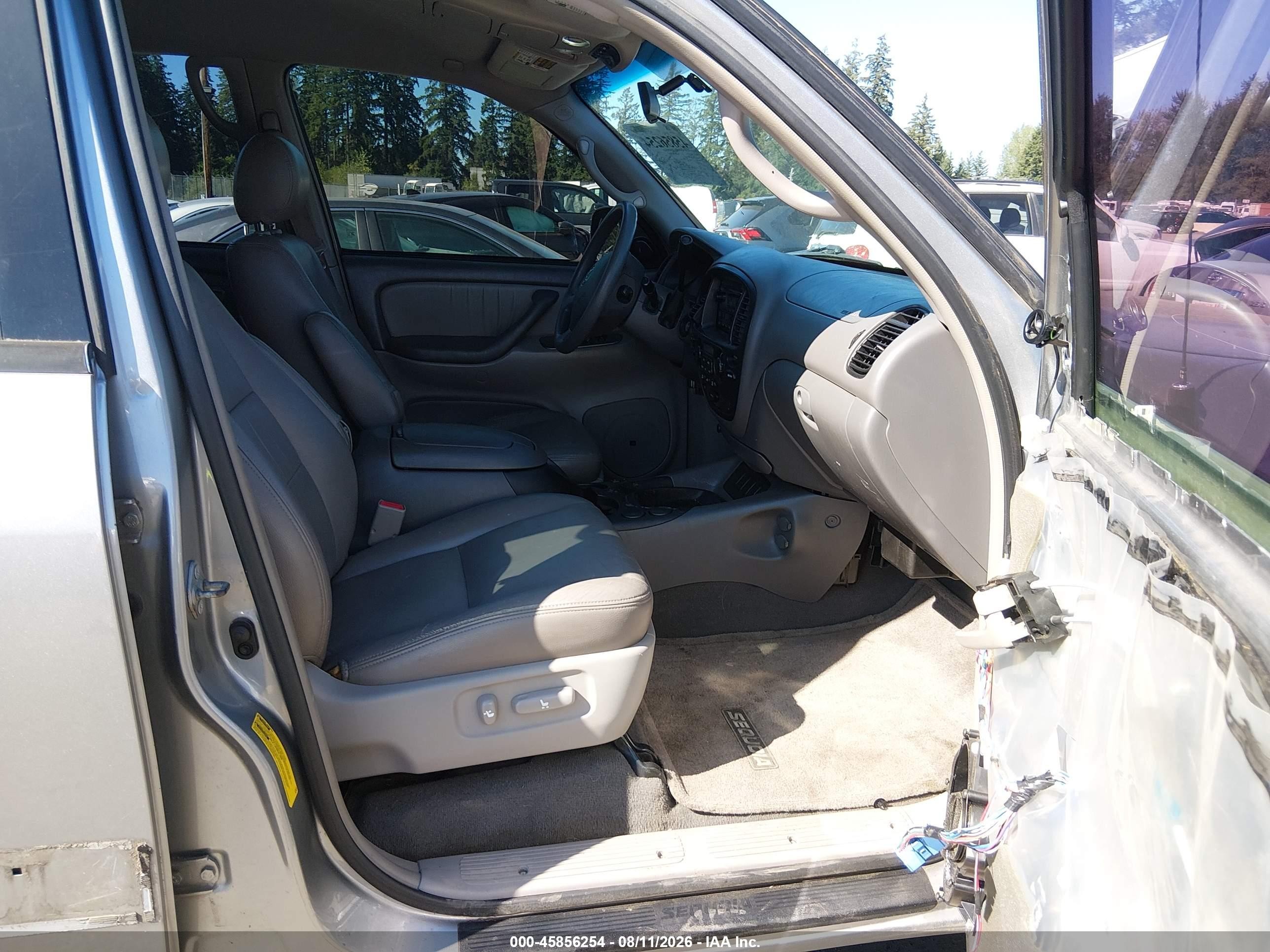 2005 Toyota Sequoia Sr5 V8 Silver vin: 5TDZT34A95S242373
