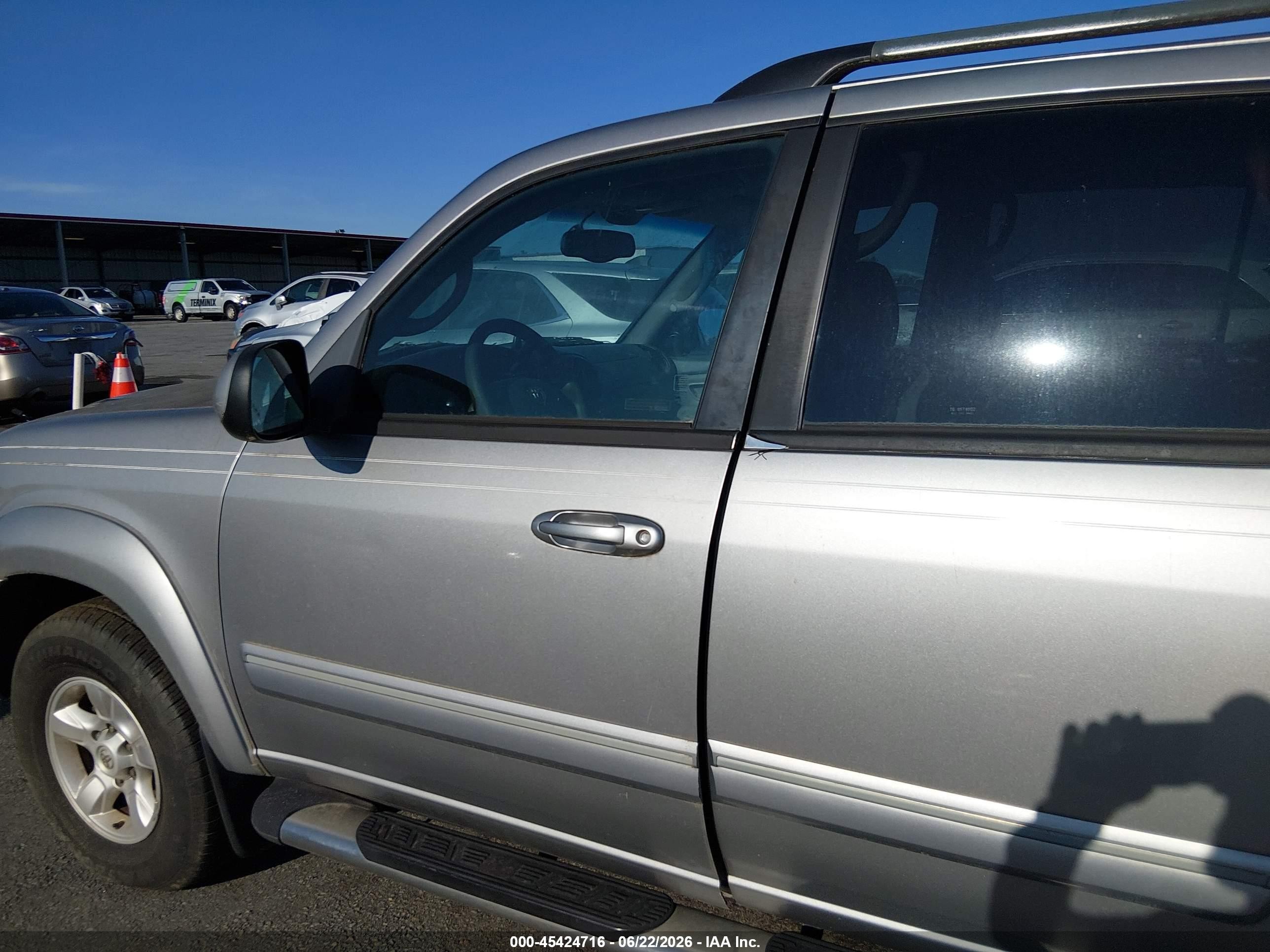 2006 Toyota Sequoia Sr5 V8 Серый vin: 5TDZT34A96S274449