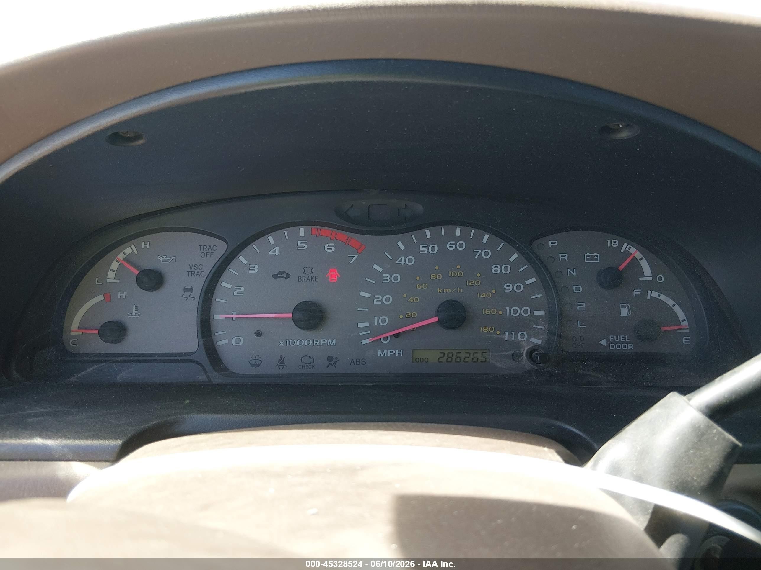 2002 Toyota Sequoia Sr5 V8 Gold vin: 5TDZT34AX2S088154