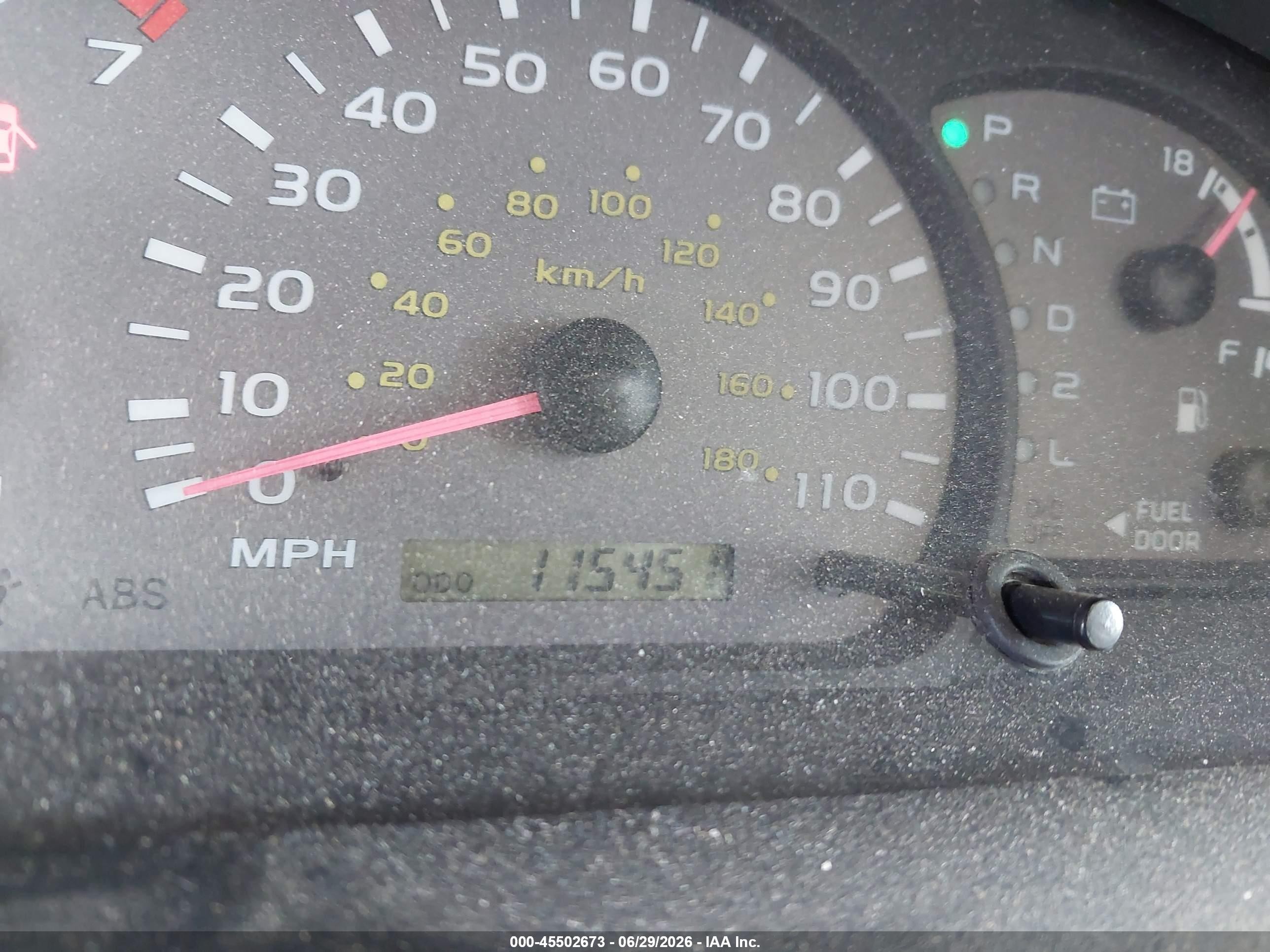 2002 Toyota Sequoia Sr5 V8 Silver vin: 5TDZT34AX2S132301