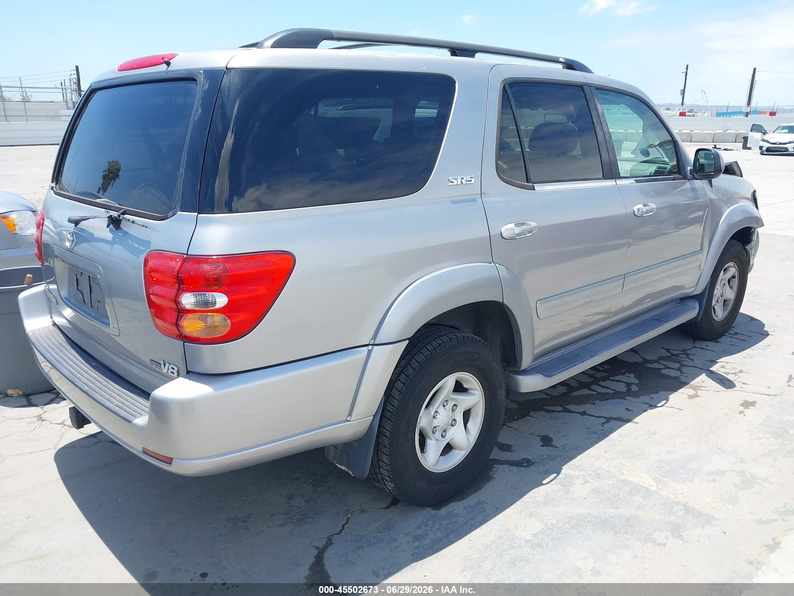 2002 Toyota Sequoia Sr5 V8 Silver vin: 5TDZT34AX2S132301