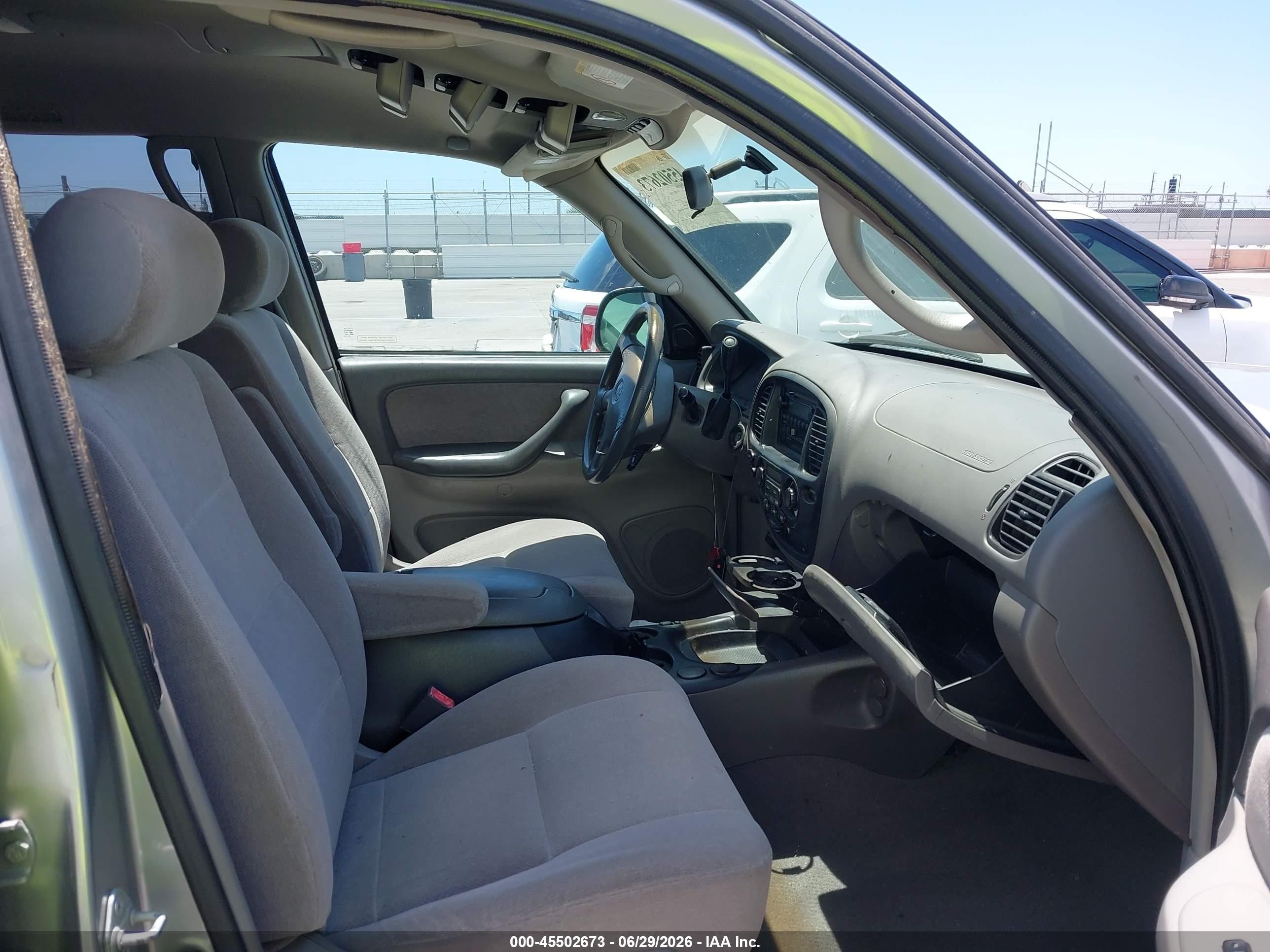 2002 Toyota Sequoia Sr5 V8 Silver vin: 5TDZT34AX2S132301