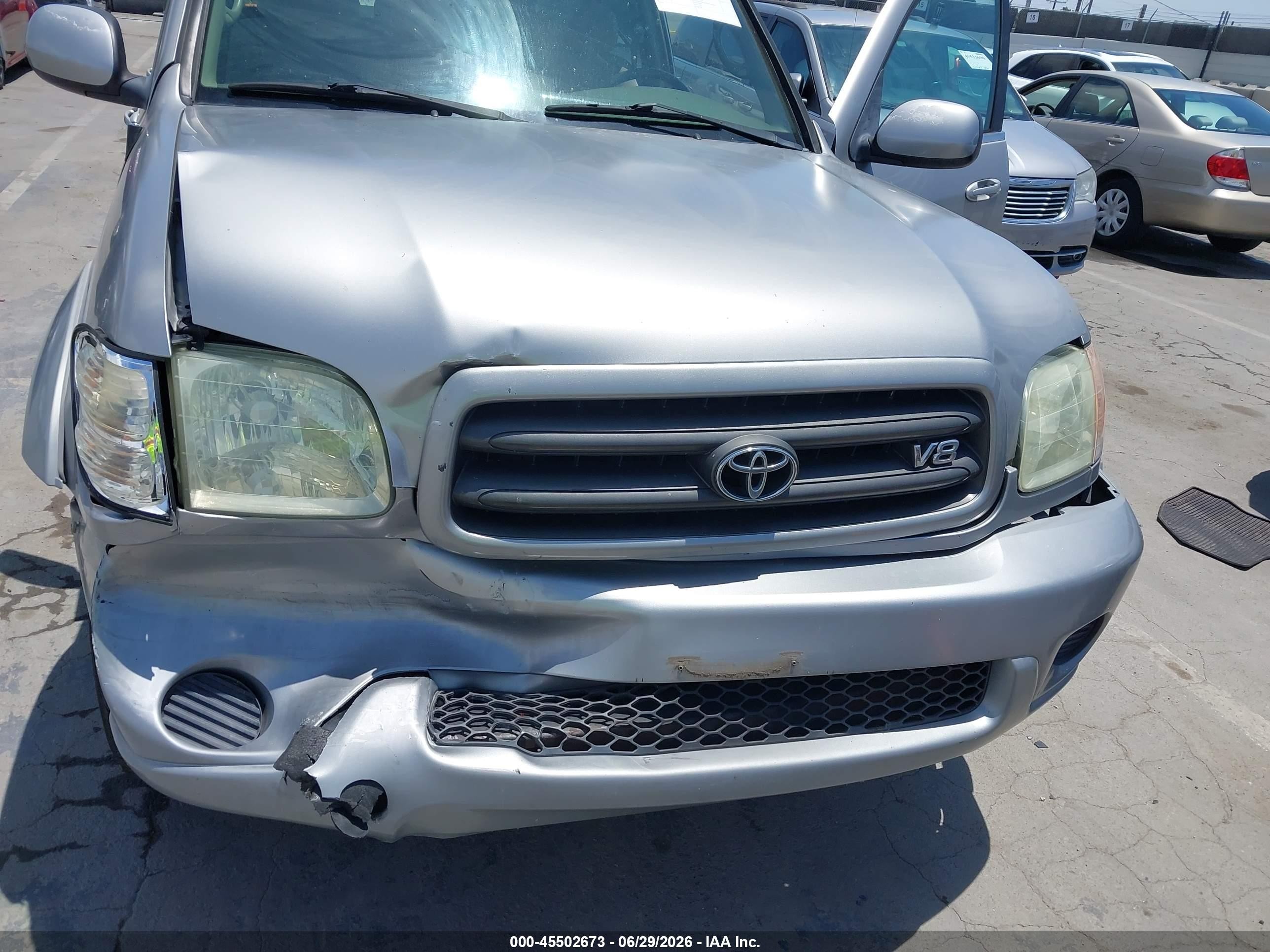2002 Toyota Sequoia Sr5 V8 Silver vin: 5TDZT34AX2S132301