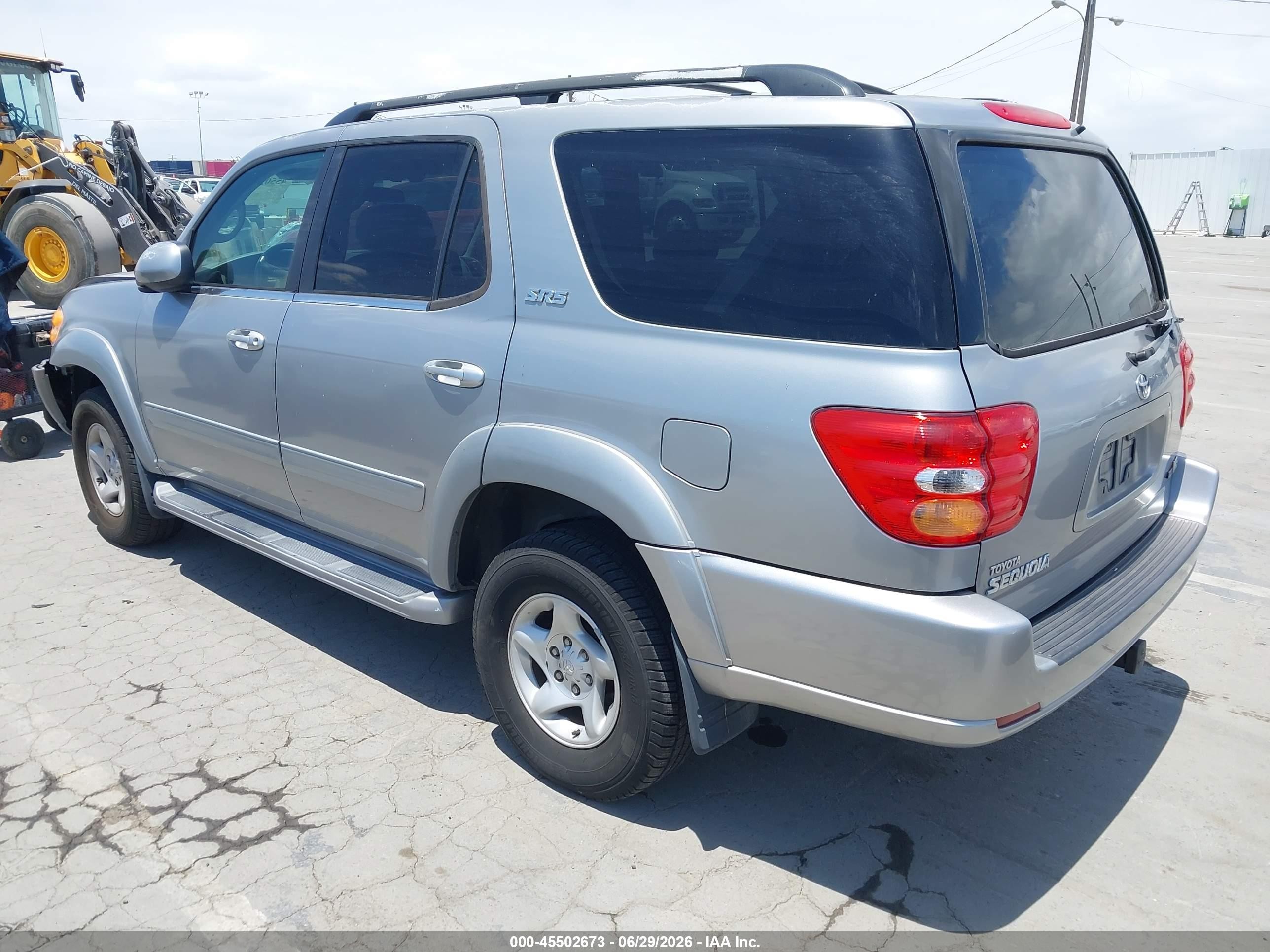 2002 Toyota Sequoia Sr5 V8 Silver vin: 5TDZT34AX2S132301