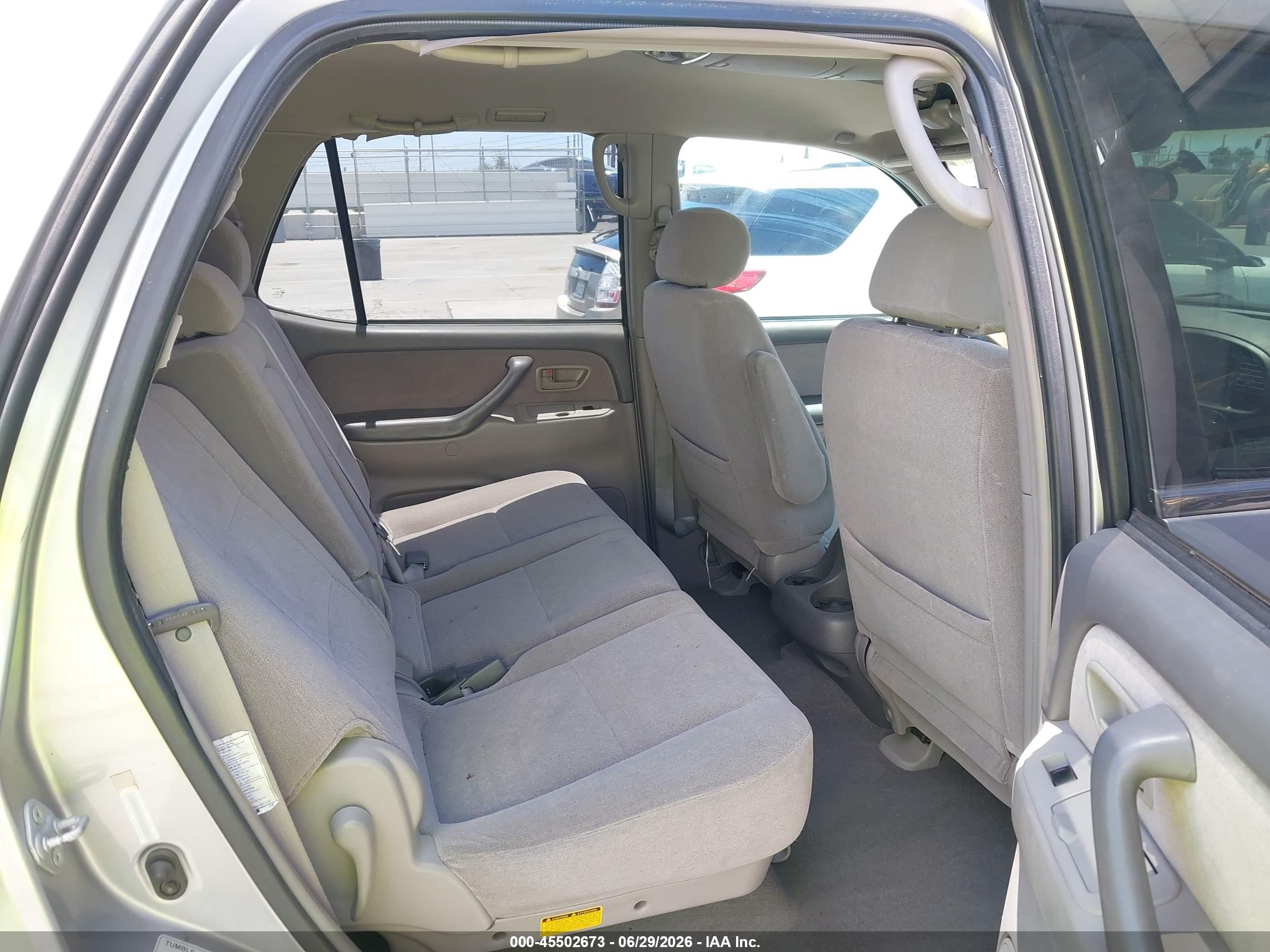 2002 Toyota Sequoia Sr5 V8 Silver vin: 5TDZT34AX2S132301