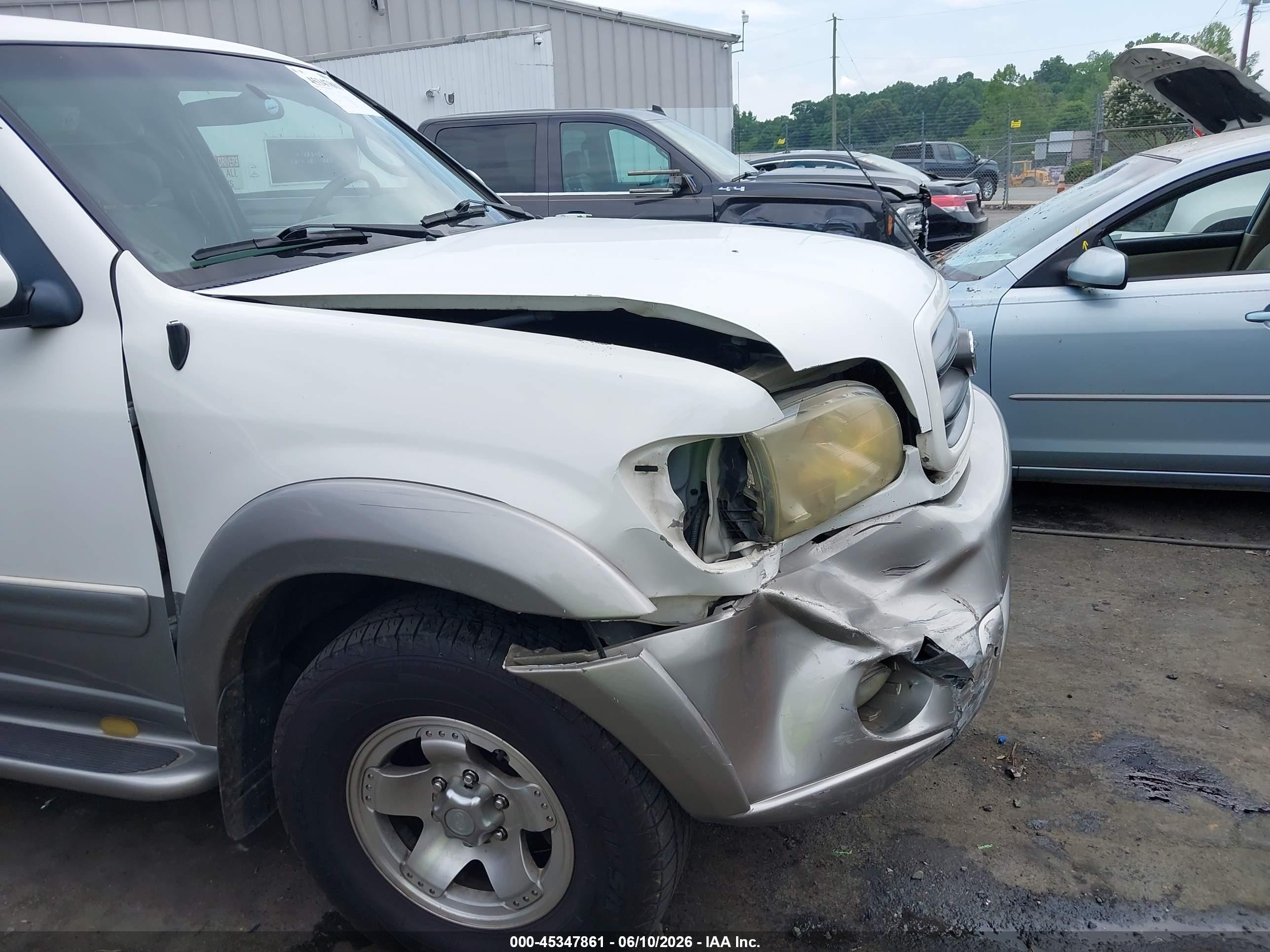 2003 Toyota Sequoia Sr5 V8 White vin: 5TDZT34AX3S173643