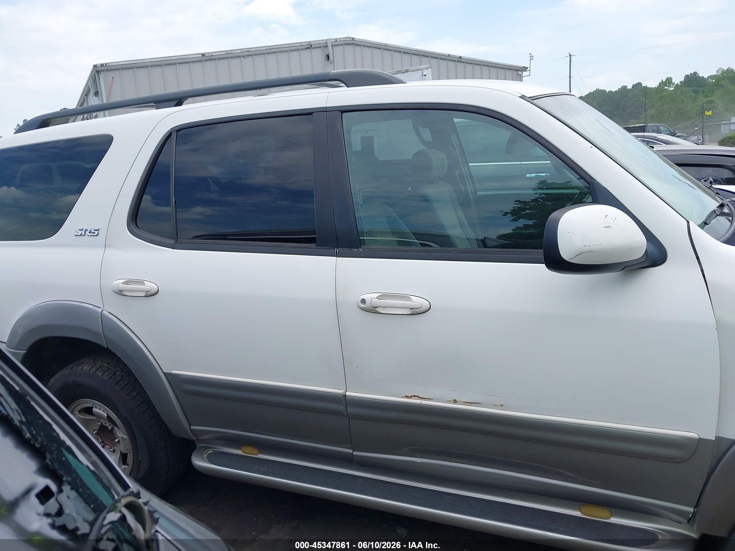 2003 Toyota Sequoia Sr5 V8 White vin: 5TDZT34AX3S173643