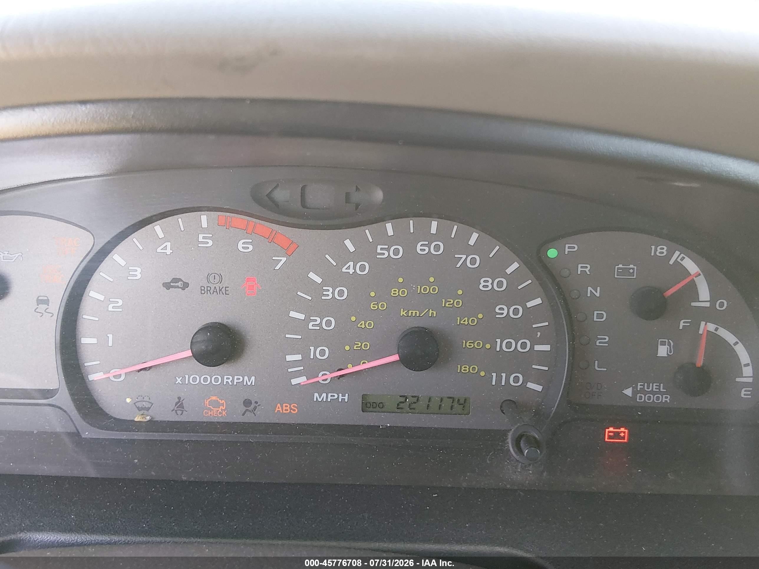 2003 Toyota Sequoia Sr5 V8 Серебряный vin: 5TDZT34AX3S187218