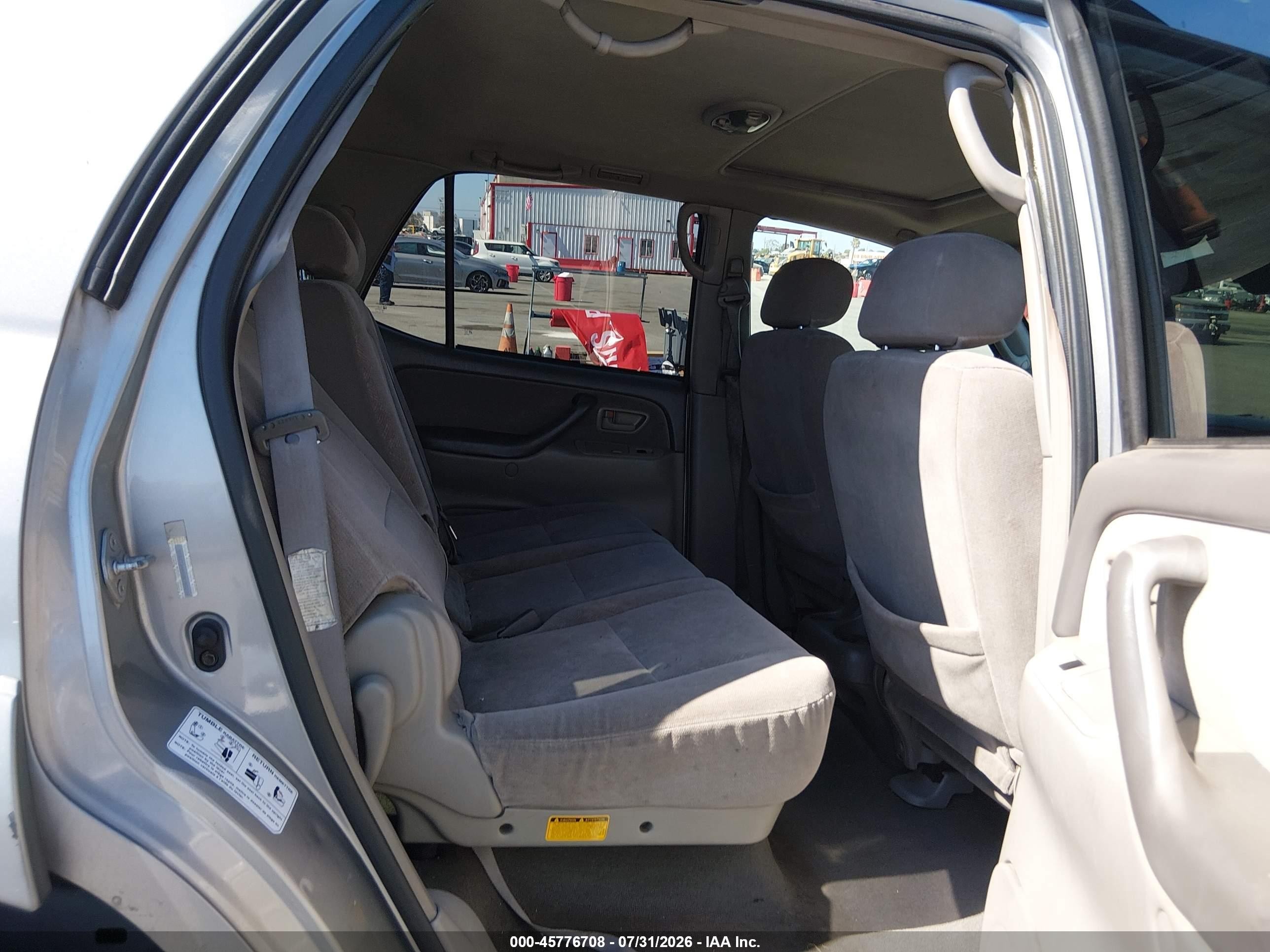 2003 Toyota Sequoia Sr5 V8 Серебряный vin: 5TDZT34AX3S187218