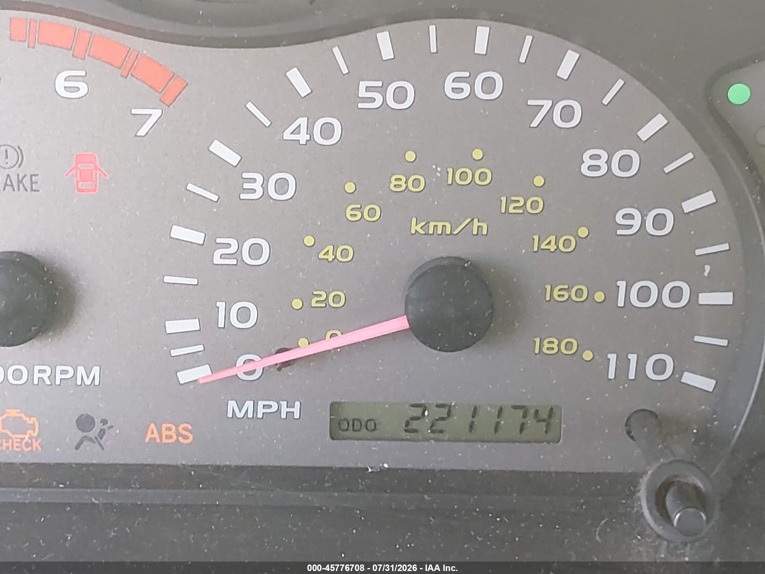 2003 Toyota Sequoia Sr5 V8 Серебряный vin: 5TDZT34AX3S187218