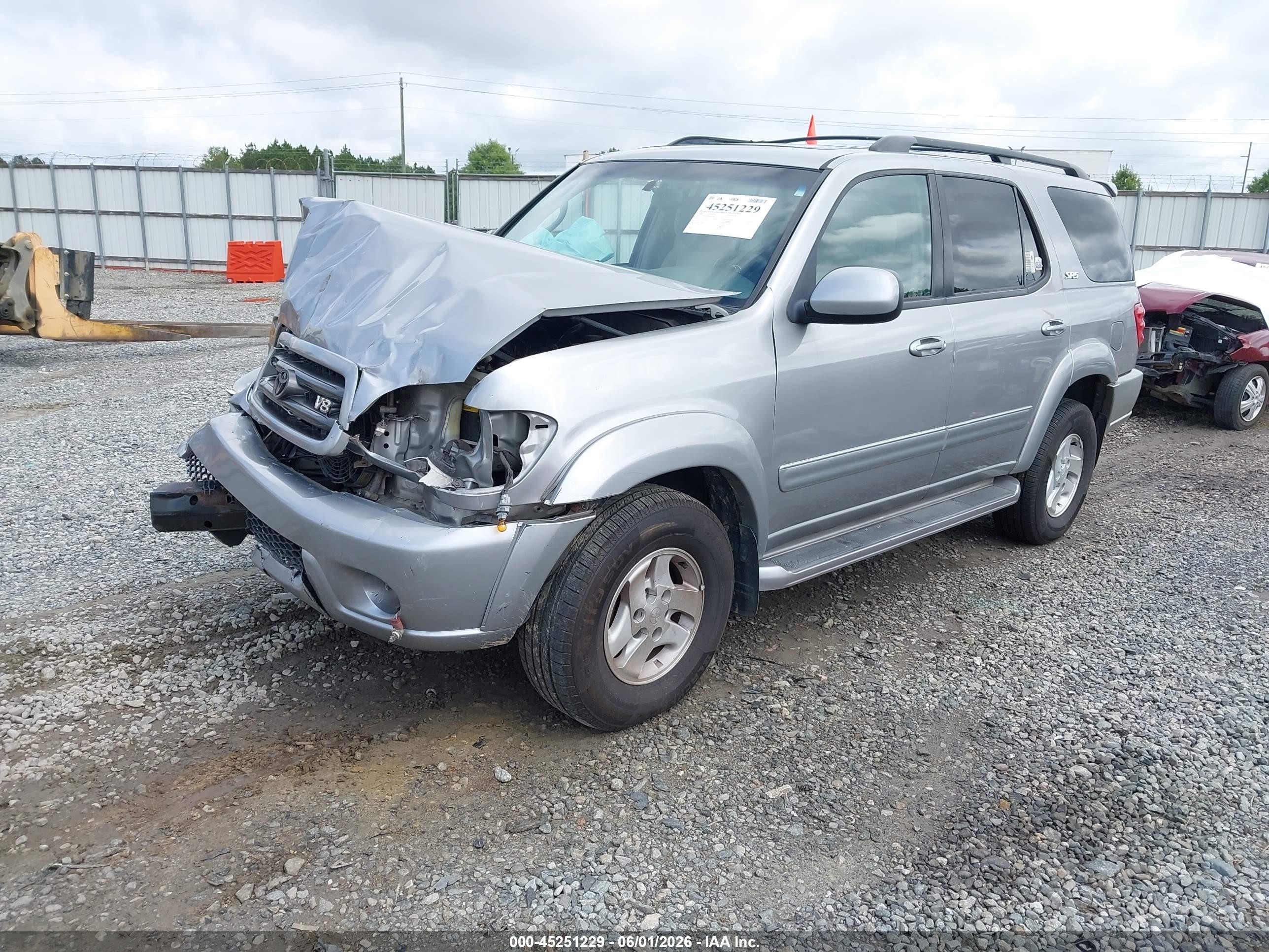 2004 Toyota Sequoia Sr5 V8 Silver vin: 5TDZT34AX4S207582