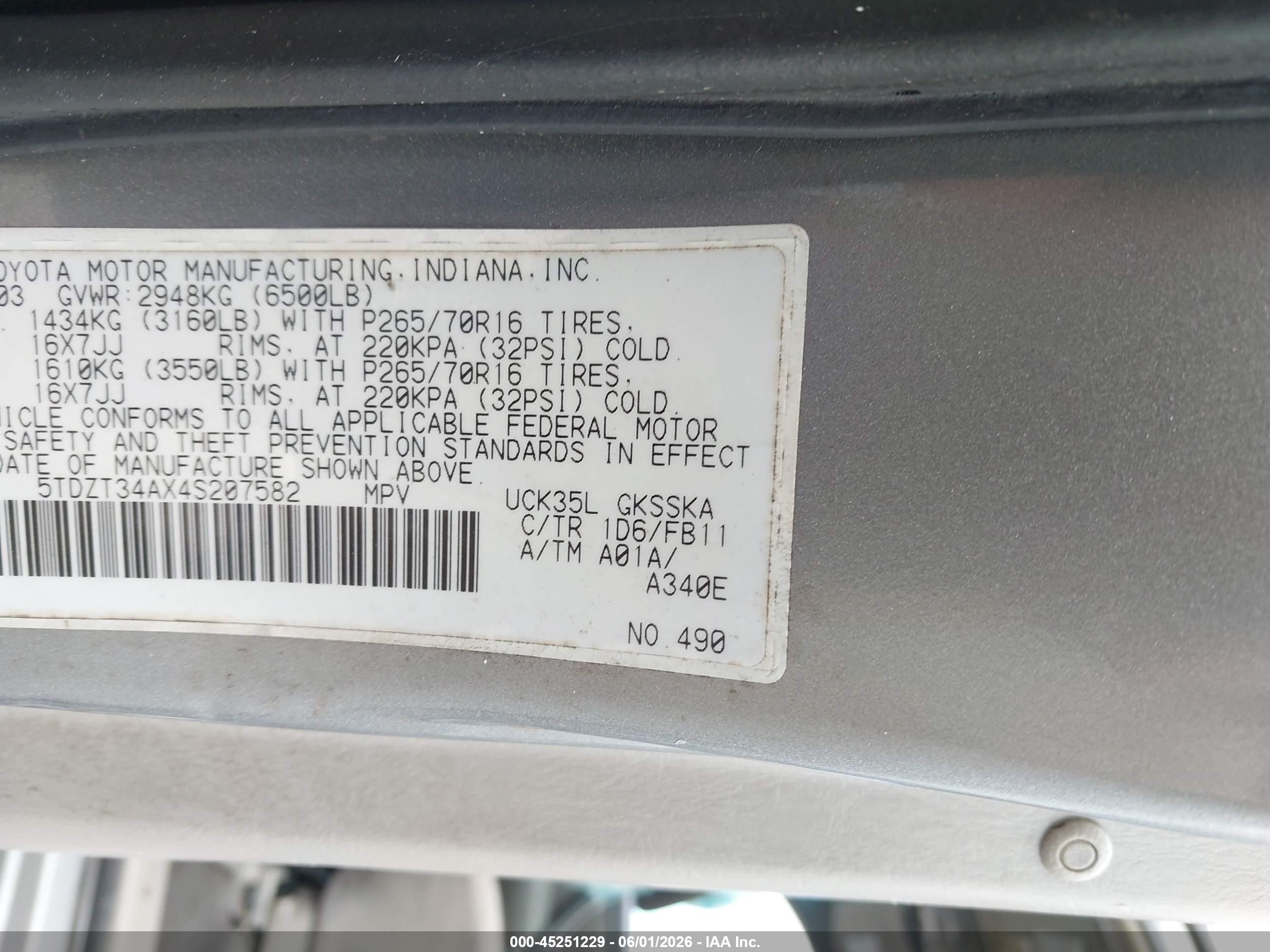 2004 Toyota Sequoia Sr5 V8 Silver vin: 5TDZT34AX4S207582
